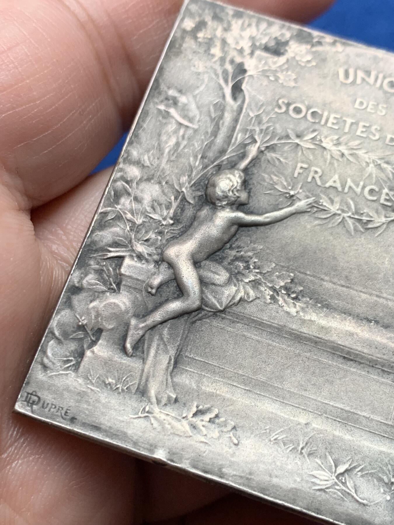 《竞宝斋》第437场 周日，周一2场连拍 （全场包邮） 法国射击协会联盟镀银铜章，51*38.5MM，45.65克，三角铜标边铭。