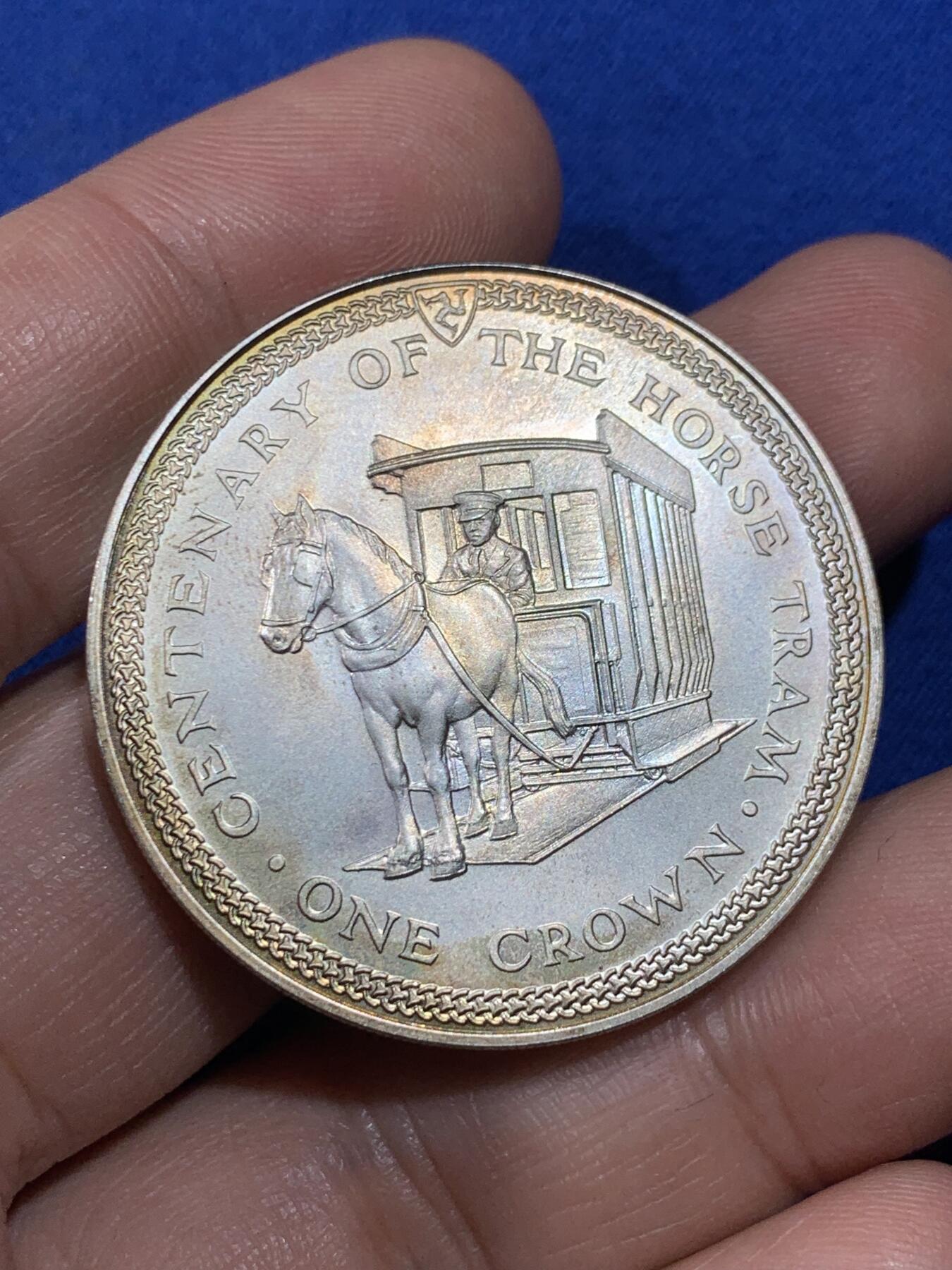 《竞宝斋》第437场 周日，周一2场连拍 （全场包邮） 马恩岛1976年骑马电车1克朗银币 带盒 细节见图