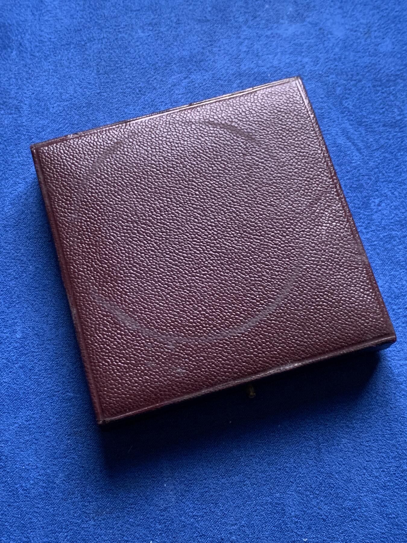 《竞宝斋》第437场 周日，周一2场连拍 （全场包邮） 名家名作 纪念蓬阿穆松市建城100周年大铜章 149克 67.7mm 丰饶角铜标 带盒 背面世界地图漂亮