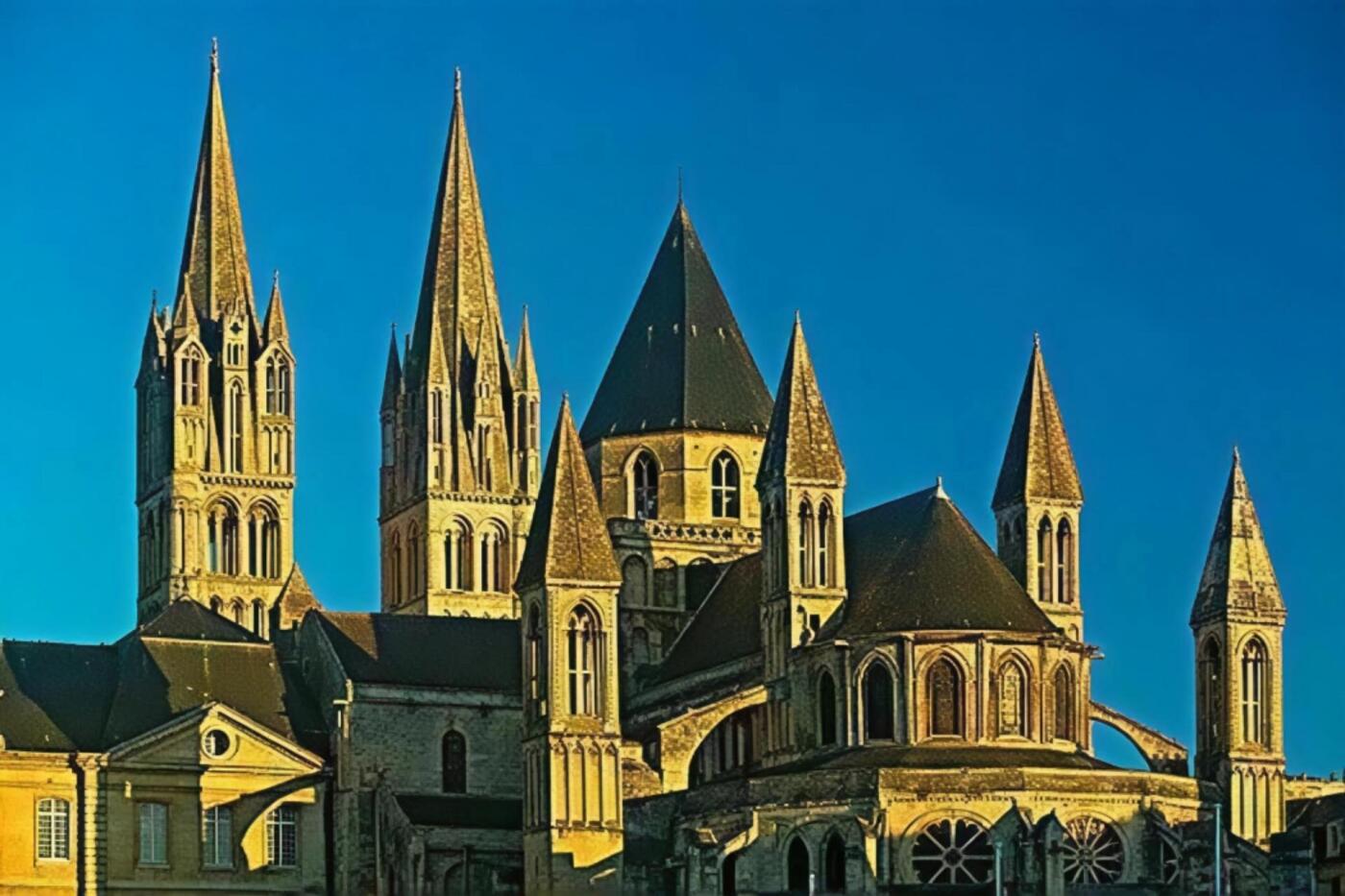 【俄甄集藏】2025年(044)11-12星期三晚 19:30 全场包邮 法国1862年雅克布·维纳教堂系列-卡昂圣埃提安教堂大铜章，NGC UNCD，名誉品种，设计精美，直径60mm