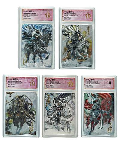 白泽拍卖卡牌手绘专场第28期（细雨生寒、寻梅闻香） - 2024 卡德曼联名限定礼盒 舞韵红颜（张建东三国五虎） 五虎将1套 5张  粗闪 保粹评级 4张爆金10 1张10分 特标