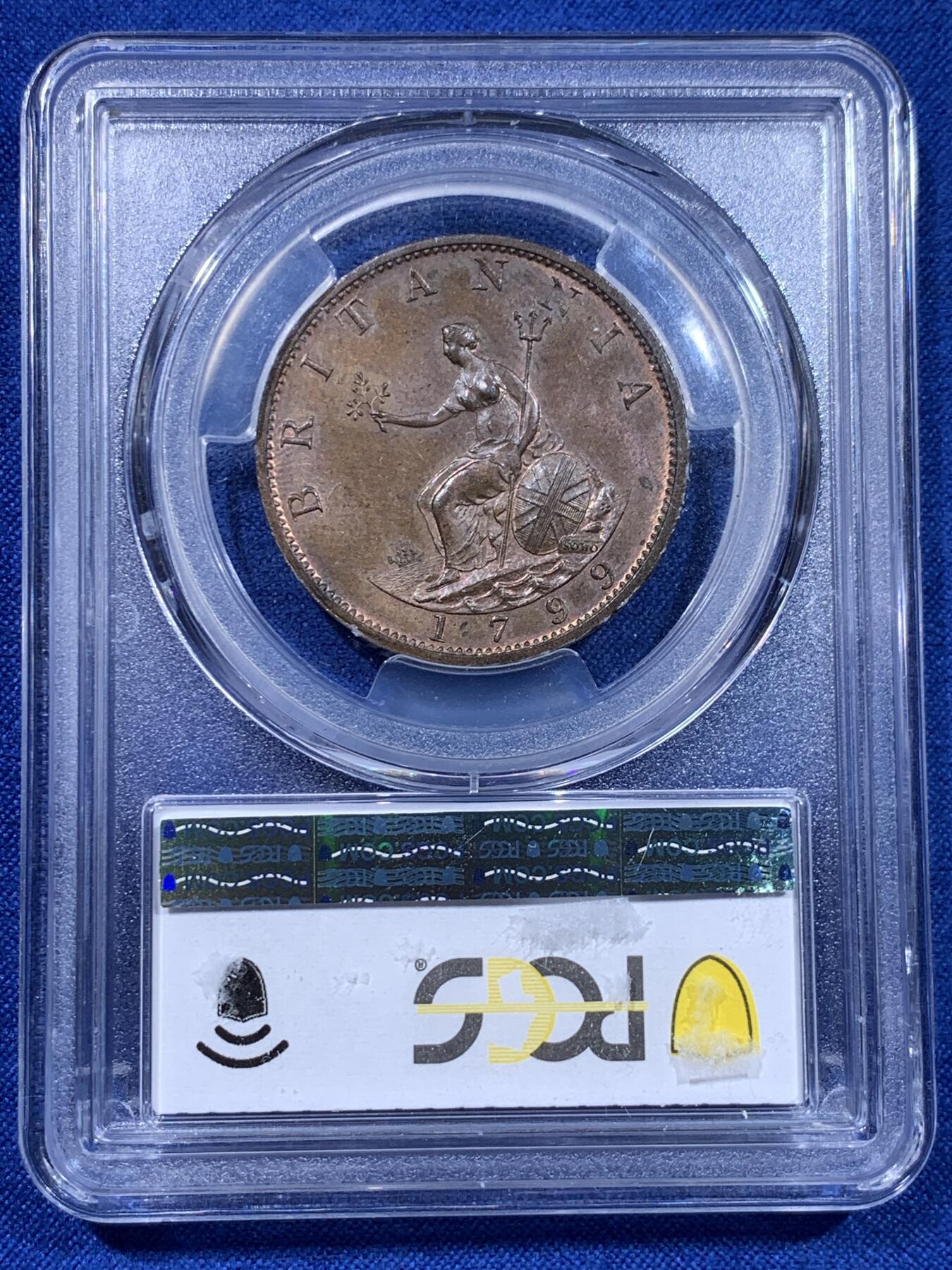 《竞宝斋》第437场 周日，周一2场连拍 （全场包邮） PCGS MS64BN 英国 1799年 乔治三世国王 1/2便士铜币，铸造于Soho Mint 由于瓦特作为股东之一这是他的蒸汽机提供动力的第一批铸币，质量肉眼可见提升了一截。这枚有着沉稳熟美的巧克力包浆，转光丝滑尤为难得。