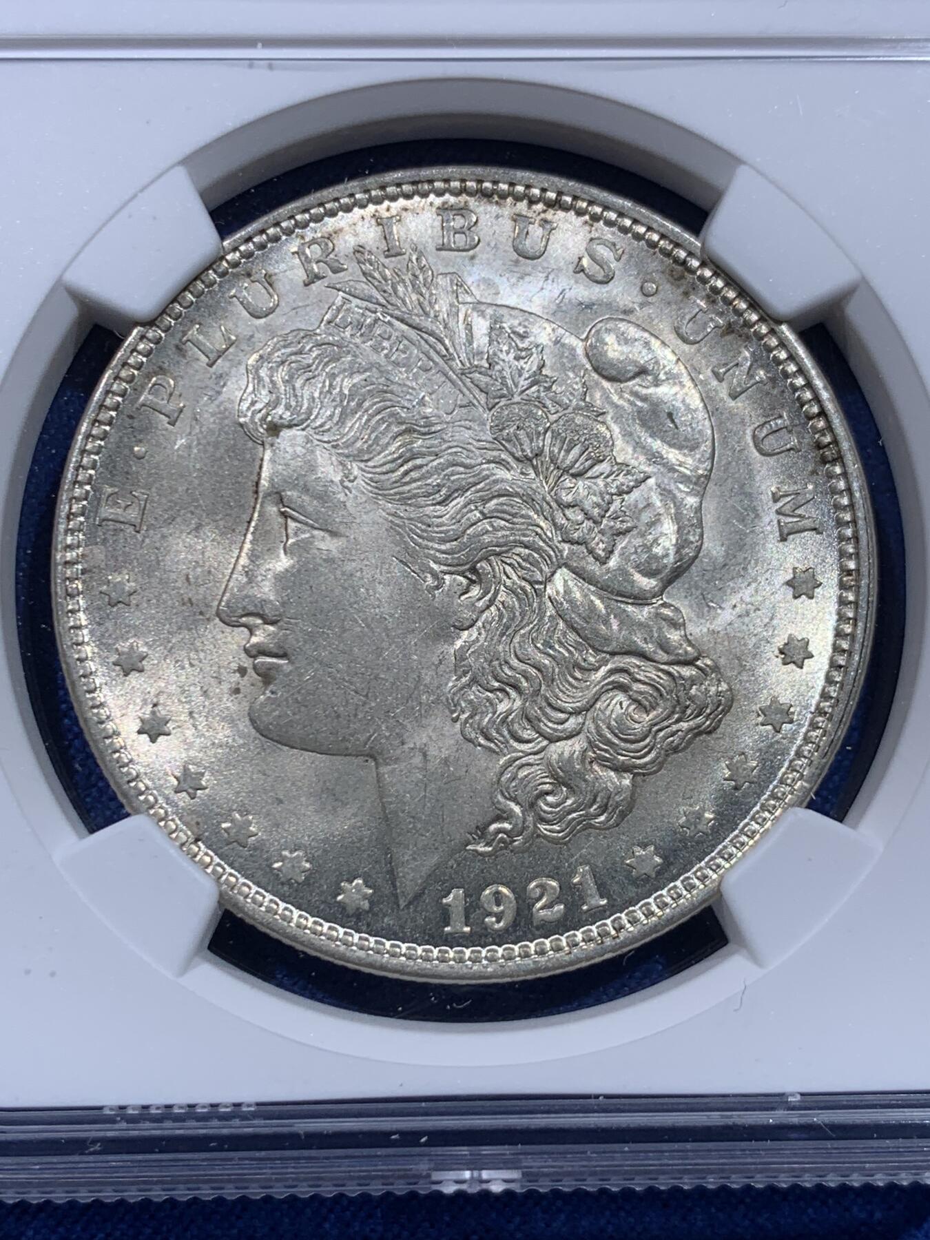 《竞宝斋》第437场 周日，周一2场连拍 （全场包邮） NGC MS64 美国1921年摩根银币，BU转光好品。