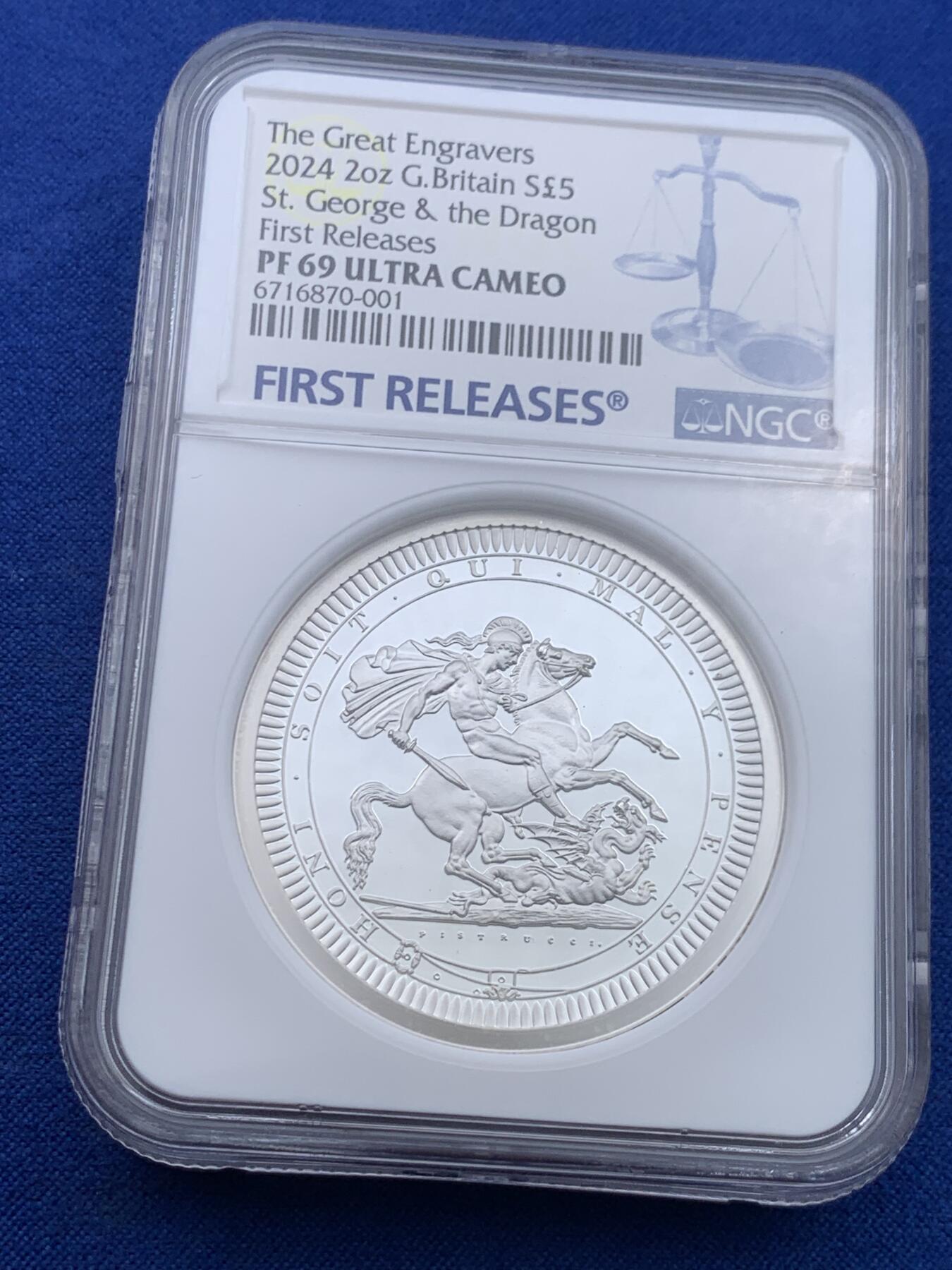 《竞宝斋》第437场 周日，周一2场连拍 （全场包邮） NGC PF69UC 英国2024年伟大雕刻师系列-圣乔治屠龙 马剑 5镑精制2盎司银币 999银 62.86克 首期蓝标 加厚盒
