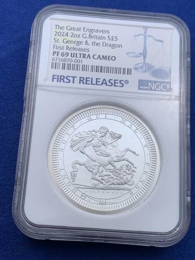 《竞宝斋》第437场 周日，周一2场连拍 （全场包邮） NGC PF69UC 英国2024年伟大雕刻师系列-圣乔治屠龙 马剑 5镑精制2盎司银币 999银 62.86克 首期蓝标 加厚盒