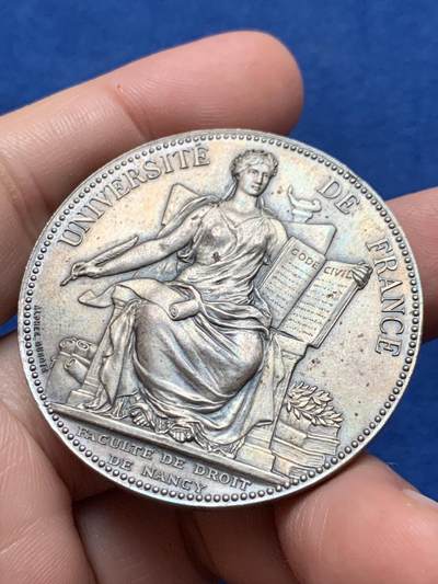 《竞宝斋》第437场 周日，周一2场连拍 （全场包邮） 1884年法兰西大学普瓦捷法学院纪念银章 丰饶角银标 49.85克 45.2mm