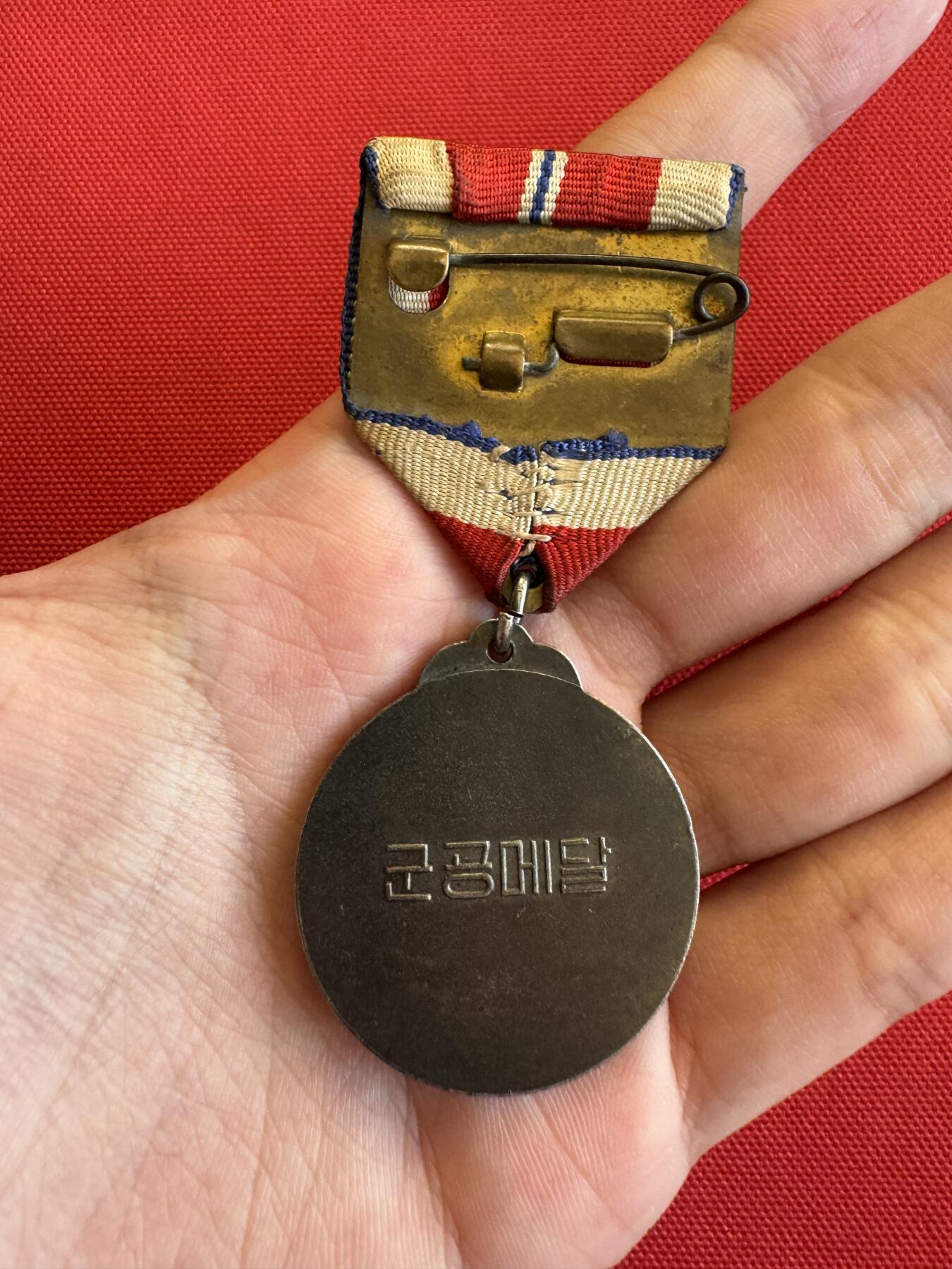 五哥徽章群   11号周二晚上八点4群联拍 银章