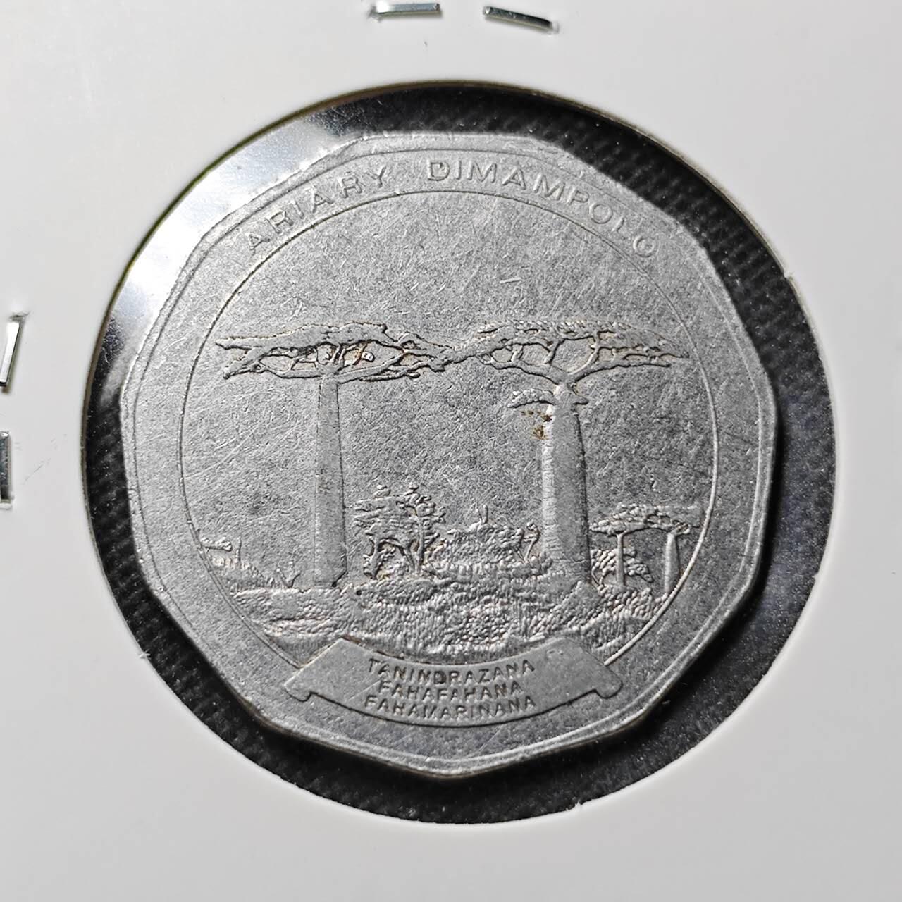 KK钱币收藏小铺  第368场  2月预留时间 周末发货 马达加斯加50阿里亚里 