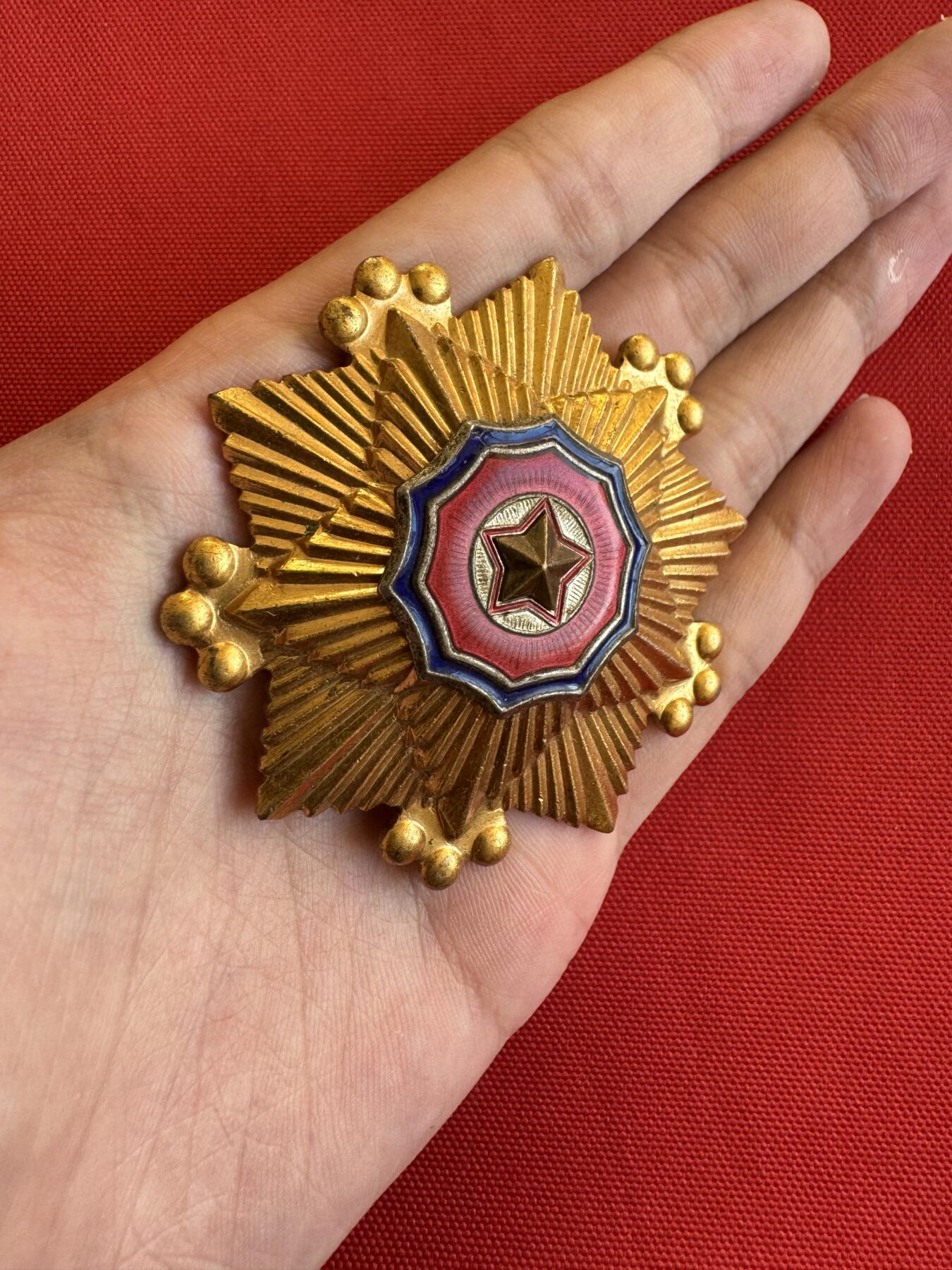 五哥徽章群   11号周二晚上八点4群联拍 朝鲜一级国旗