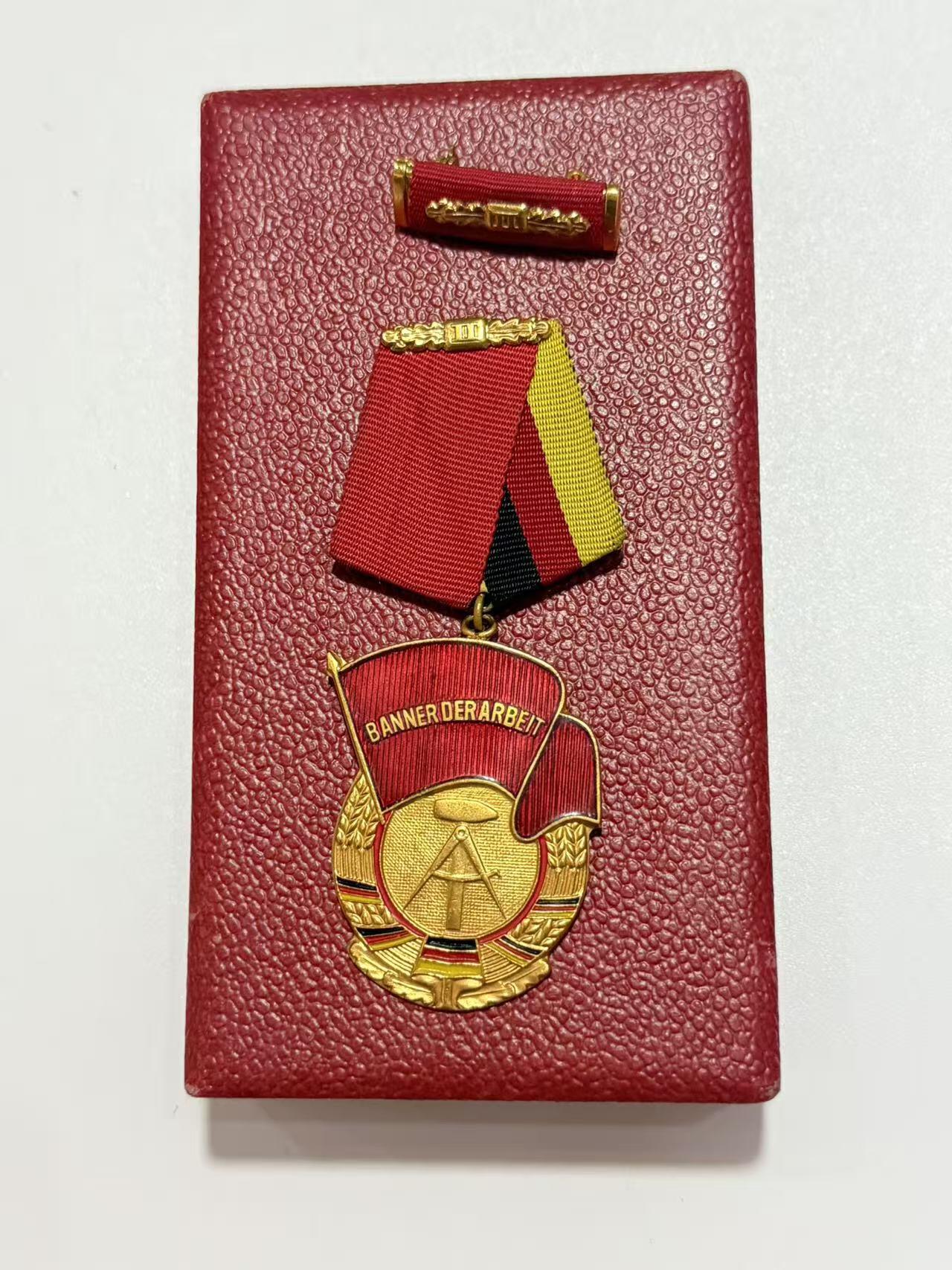 韵星假日精品2025秋季军品类拍卖会-- Rimey Holidays Boutique 2025 Autumn Militaria Sale 民主德国二级劳动红旗勋章带盒略