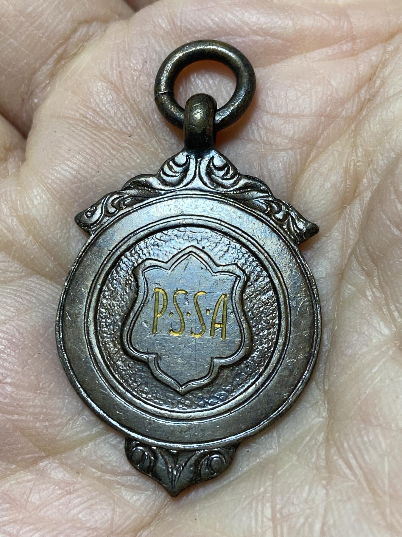 2025年第一百二十七场(总第一百五十三场）外国好品章牌、散币(免佣金) 英国🇬🇧1951年奖章，重7.33克