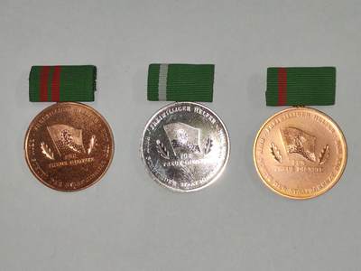韵星假日精品2025秋季军品类拍卖会-- Rimey Holidays Boutique 2025 Autumn Militaria Sale - 民主德国保卫民主德国边界志愿者忠诚服务奖章金银铜一套
