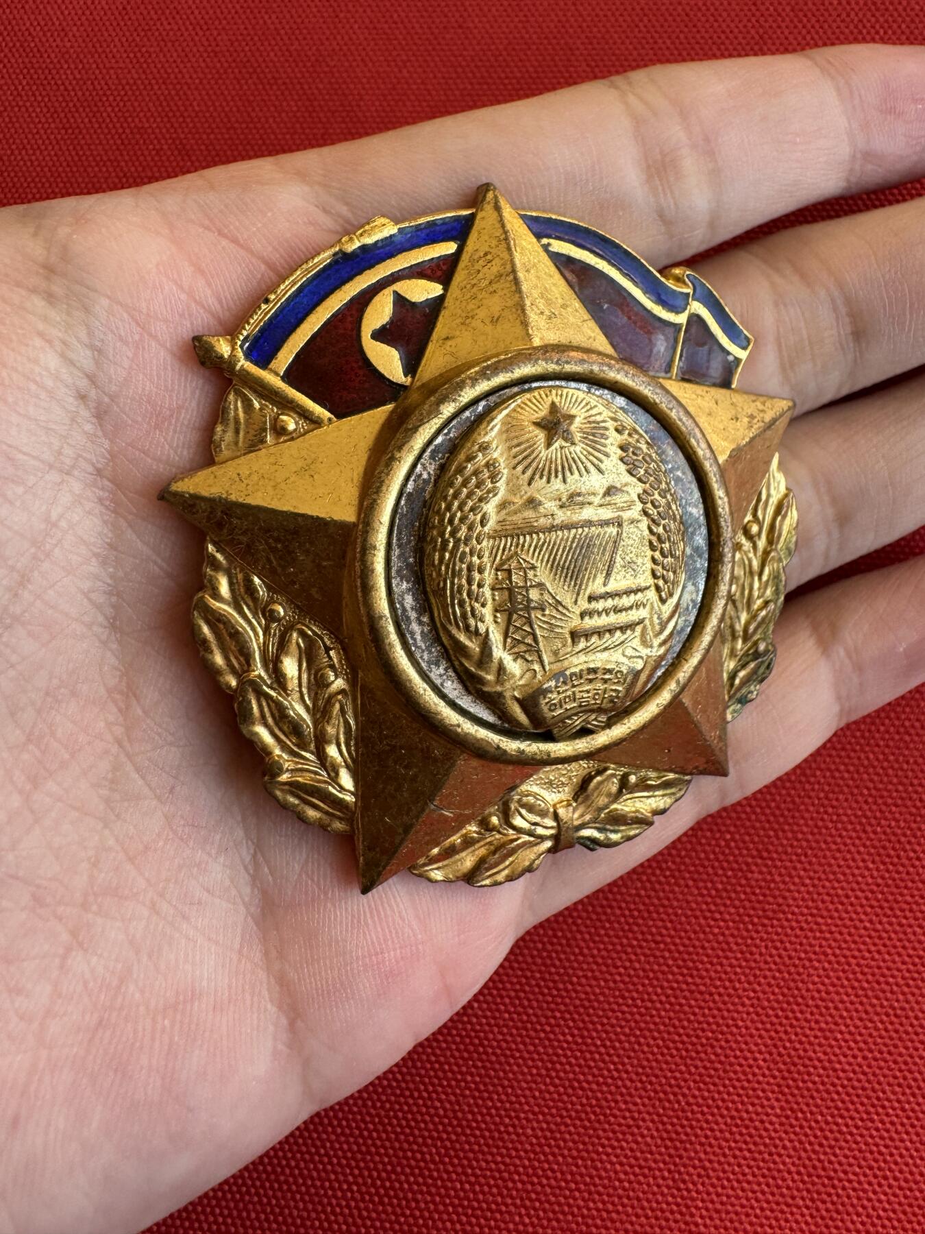 五哥徽章群   11号周二晚上八点4群联拍