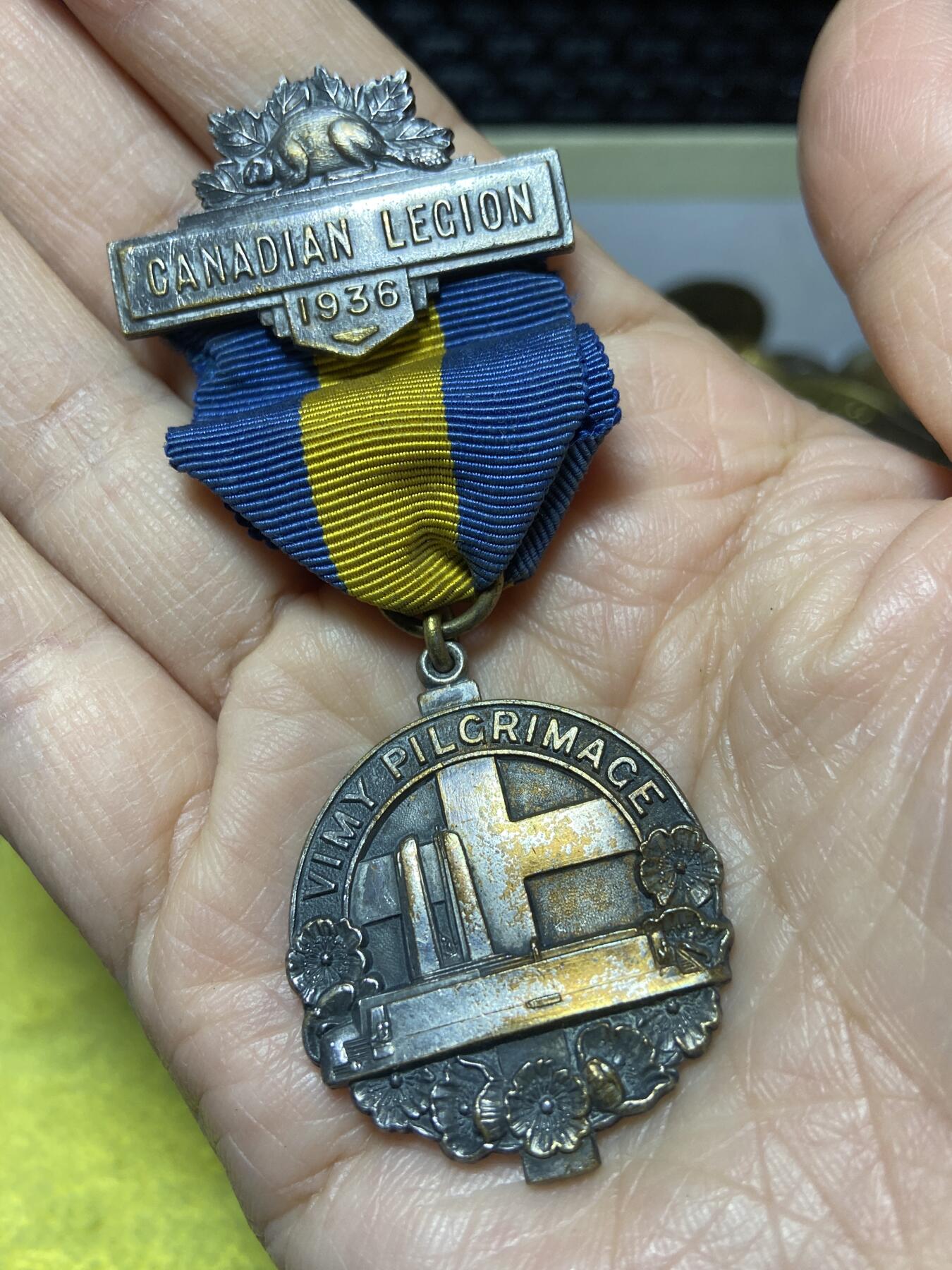 2025年第一百二十七场(总第一百五十三场）外国好品章牌、散币(免佣金) 加拿大军团1936年纪念奖章(退伍军人组织纪念活动奖章)，重21.28克