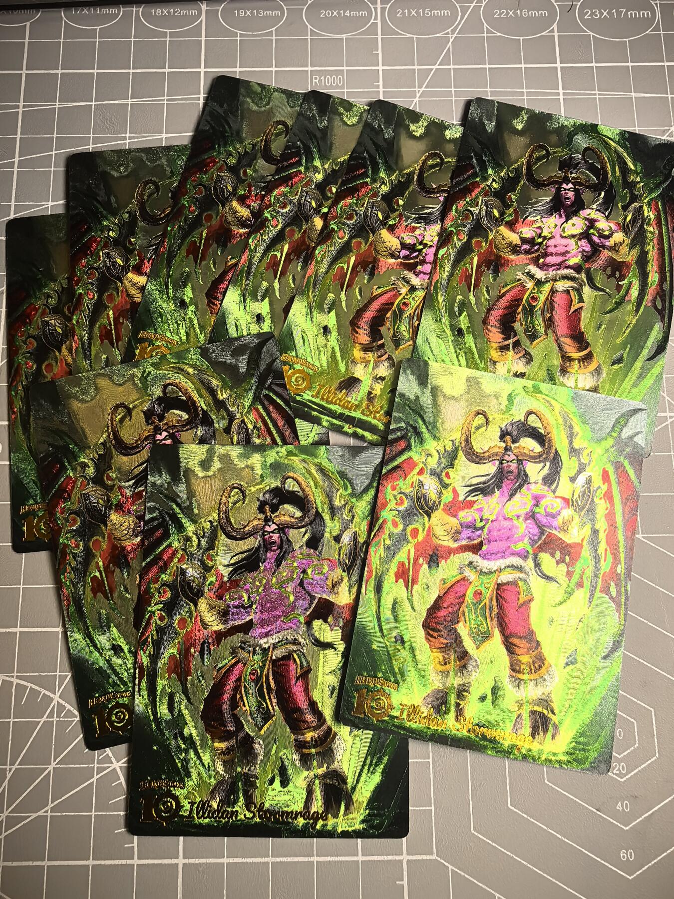 无佣金 不寄存 不收拍 链接少 我只是一个小小的卡牌收藏玩家  满150包邮非偏远  需要多宫大佬请私聊 部分卡牌设有底价（不想玩的那么累，即使有底价也会比市场价便宜的多，懂的自然懂） 拒绝小号抬价 大家放心拍 所有拍品部分套有卡膜 部分卡牌多宫 自制卡牌 不包厂瑕 放大镜 品控 勿拍 流拍商品会循环 感谢大家支持 留个关注 不定时上新 谢谢 奇点卡牌 炉石伊利丹 粗闪9宫