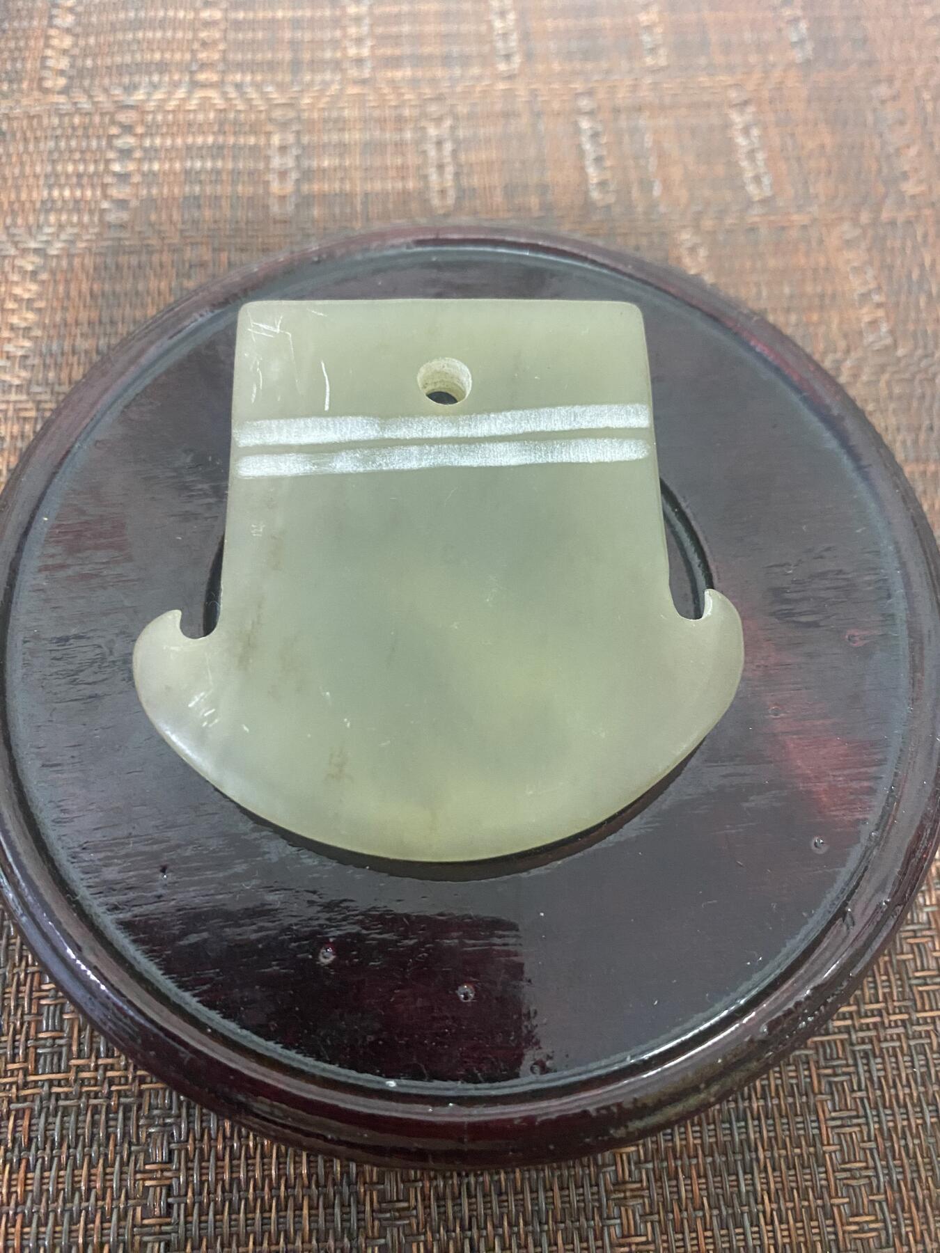 江南站杂件场 玉斧手把件（府中有龙）