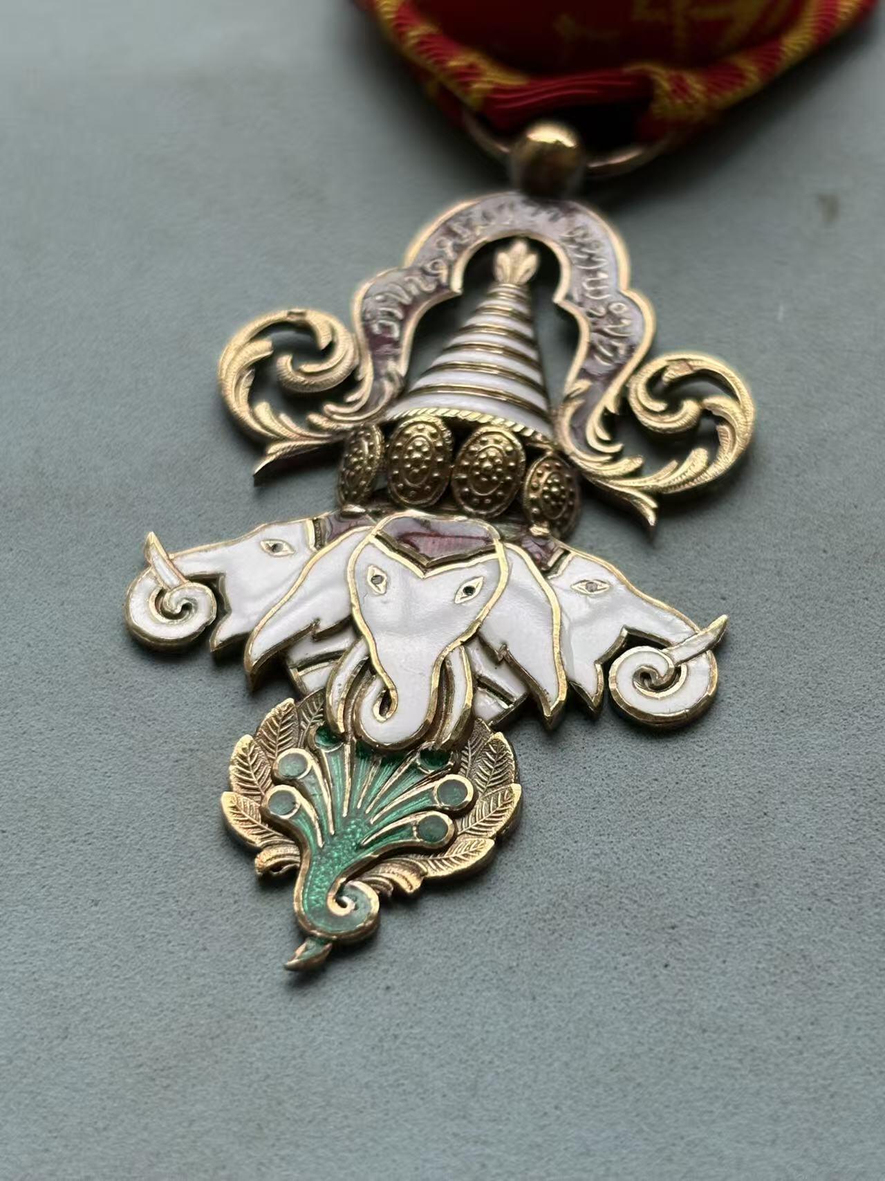 盛世勋华——号角文化勋章邮票专场拍卖第288期 老挝王国军官级万象及白伞勋章 带原盒 法国定制版 银制 少见