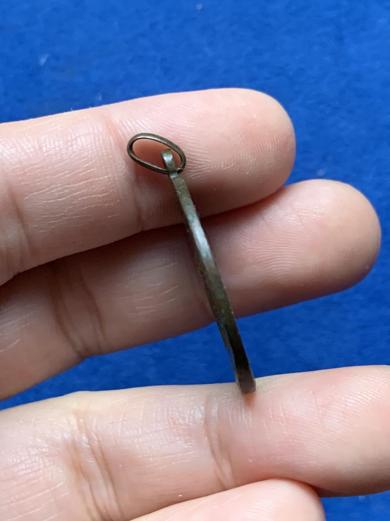 《竞宝斋》第437场 周日，周一2场连拍 （全场包邮） 第5重型野战炮兵团纪念章 8.6克 28mm