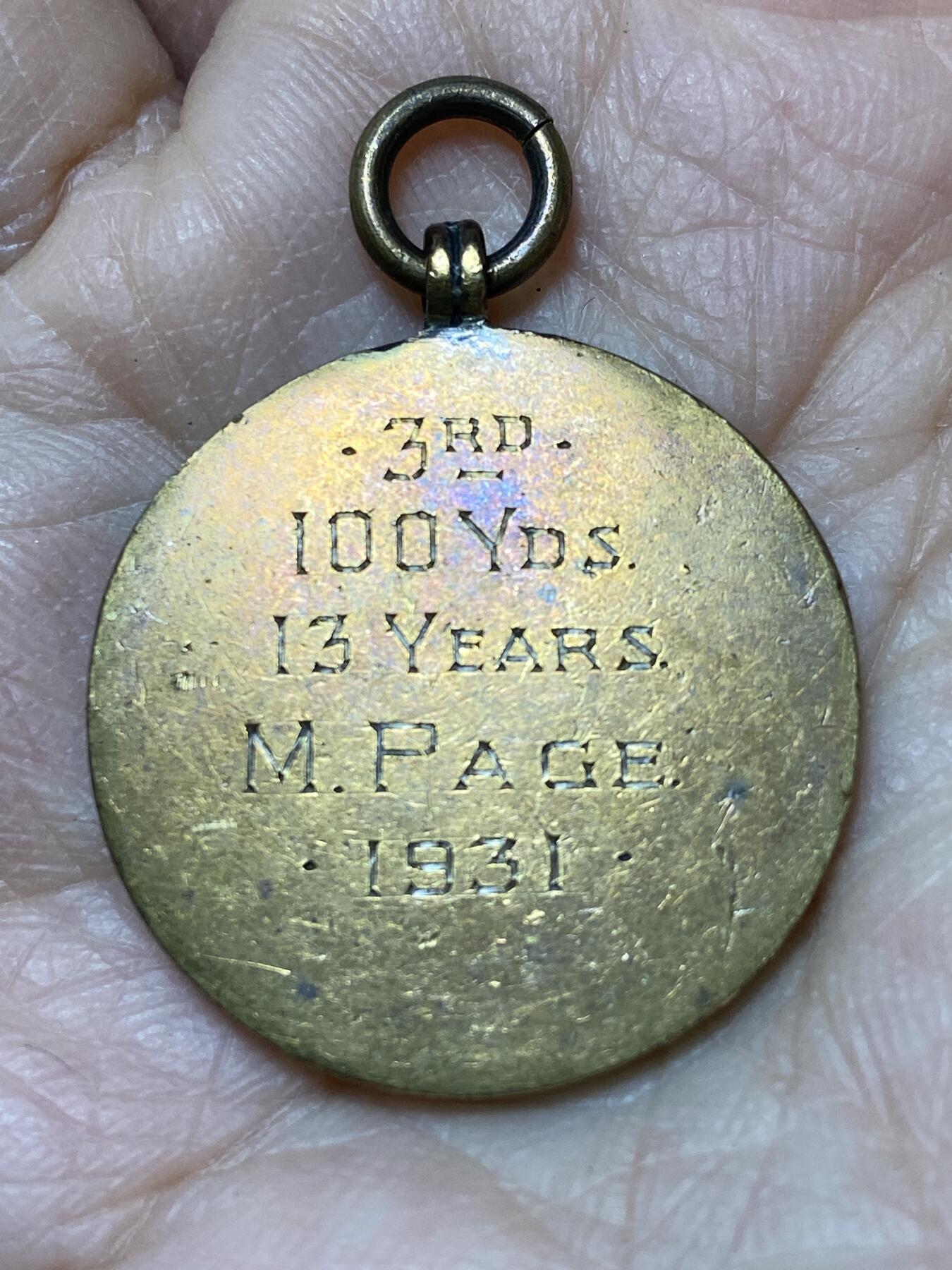 2025年第一百二十七场(总第一百五十三场）外国好品章牌、散币(免佣金) 英国🇬🇧伊顿公学体育赛事奖牌(1931年13岁组100码赛跑第三名，获奖者M.PAGE)，重9.75克
