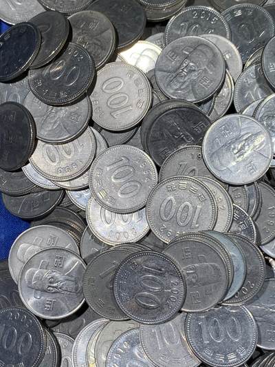 《竞宝斋》第437场 周日，周一2场连拍 （全场包邮） 韩国100韩元零钱1000枚，一枚重5.42克，总重约5.4公斤。面值10万韩元！汇率值约490元人民币