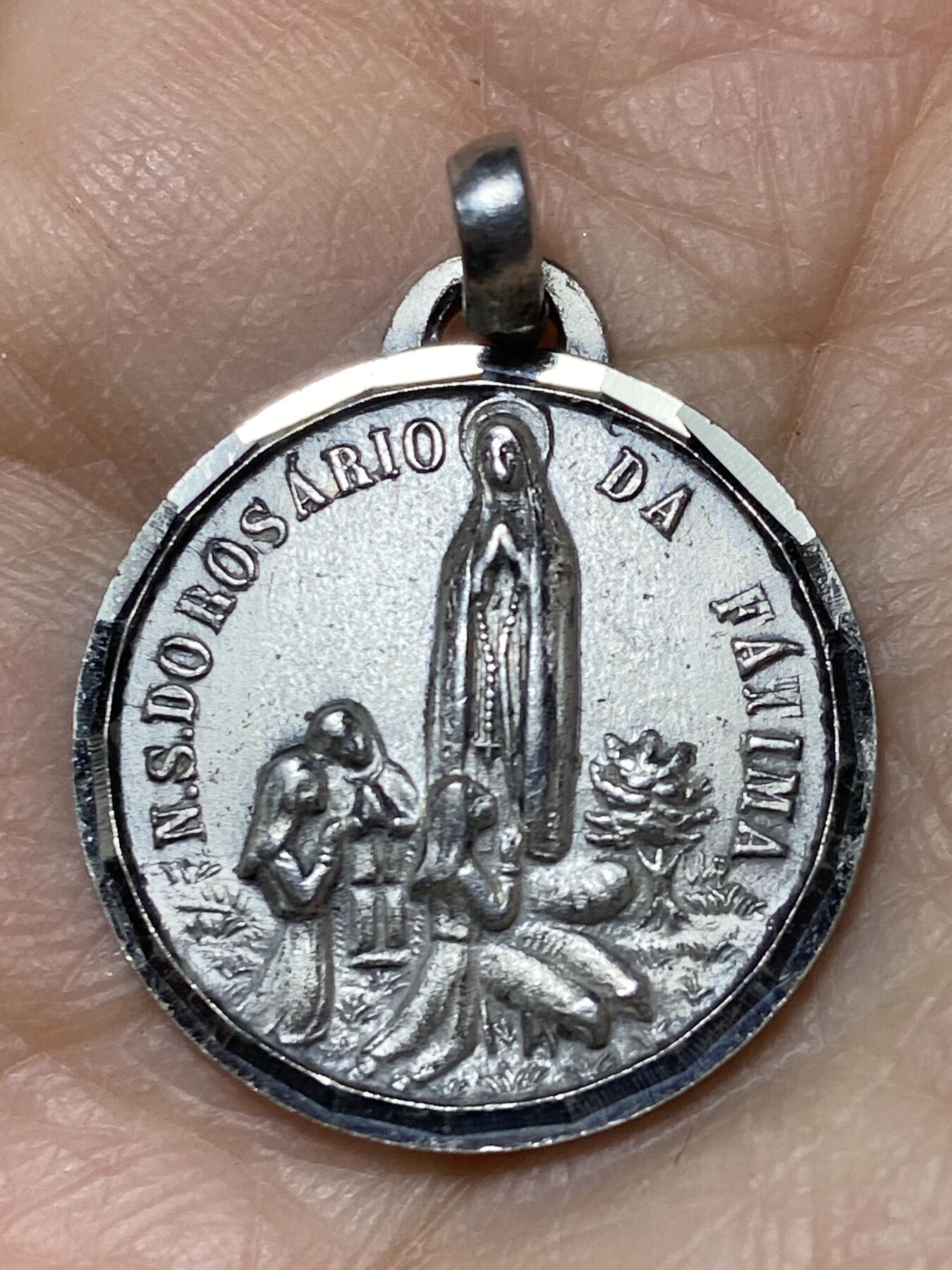 2025年第一百二十七场(总第一百五十三场）外国好品章牌、散币(免佣金) 葡萄牙🇵🇹玫瑰经圣母圣牌，重4.51克