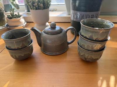 海外回流精品拍卖11.16 - 日本回流茶具一套-壶尺寸11.5cmX10.5cm，杯子尺寸8.2cmX5.8cm