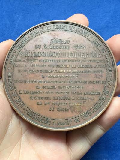 《竞宝斋》第437场 周日，周一2场连拍 （全场包邮） 拿破仑三世1864年1月9日法学院重开典礼 纪念大铜章 252克 81mm 蜜蜂铜标 美品