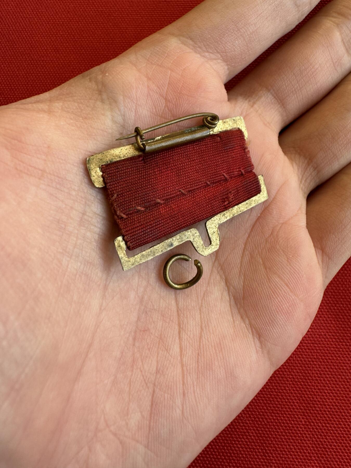 五哥徽章群   11号周二晚上八点4群联拍 上挂