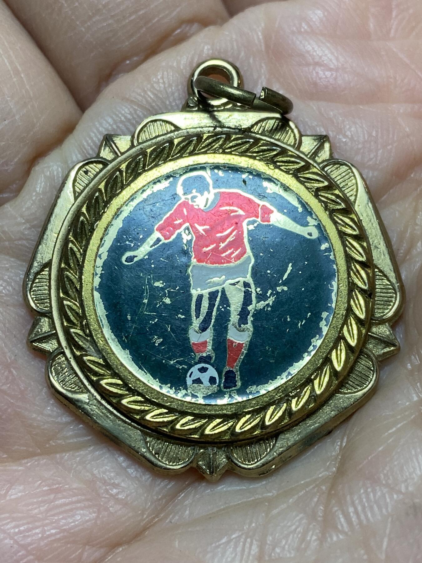 2025年第一百二十七场(总第一百五十三场）外国好品章牌、散币(免佣金) 英国🇬🇧地方足球赛事奖牌，重17.97克