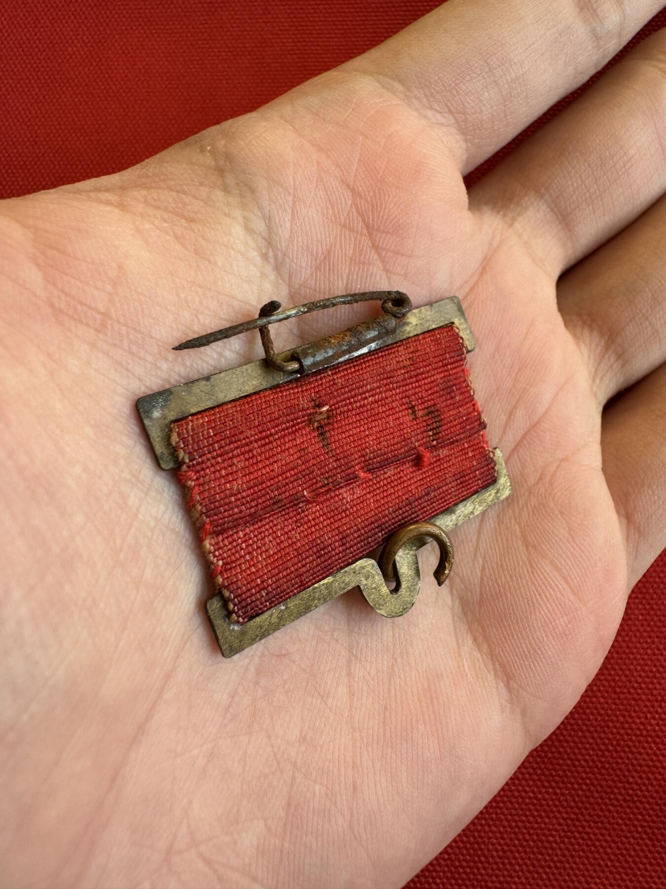 五哥徽章群   11号周二晚上八点4群联拍 上挂