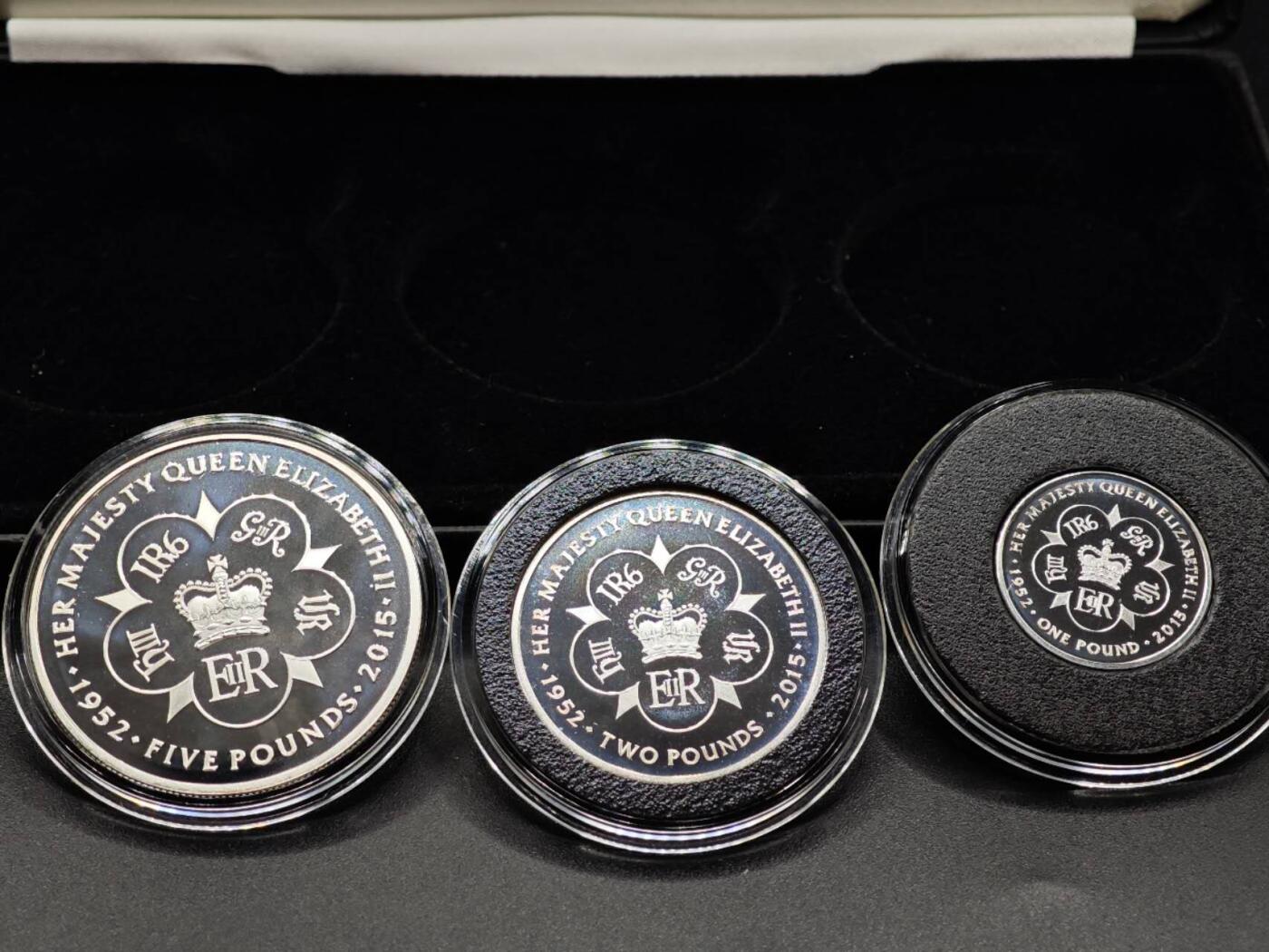 【淘币小摊】实时拍第七百九十五拍   银币套币场   满百包邮可预留二周 每周一统一发货   （罕见）特里斯坦-达库尼亚群岛（英属）2015年1/2/5英镑精制套币 伊丽莎白二世（统治期最长的君主） 总共52.78克925银 发行量499套 盒证全