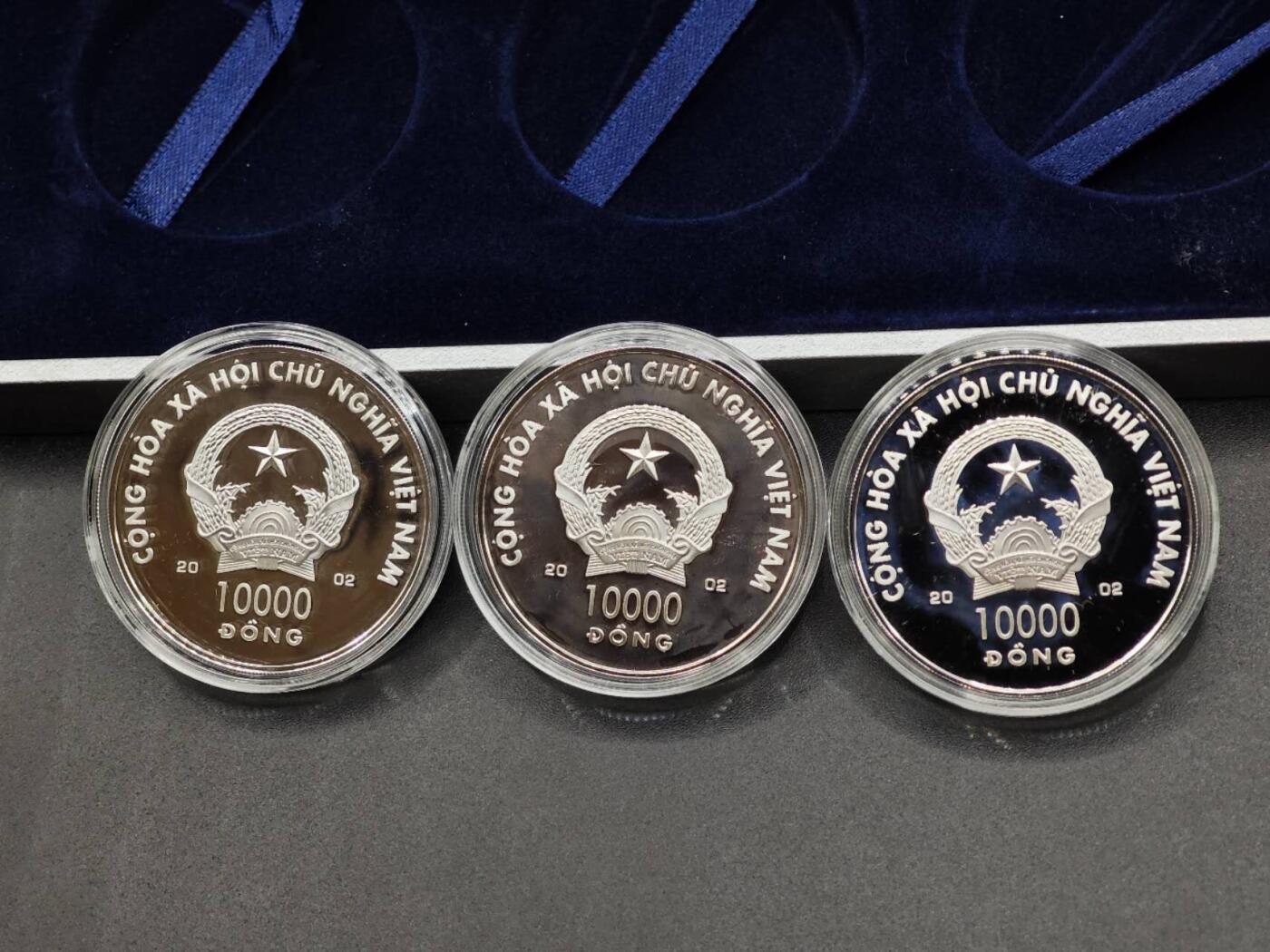 【淘币小摊】实时拍第七百九十五拍   银币套币场   满百包邮可预留二周 每周一统一发货   越南2002年马年生肖彩色精制银币3枚套原盒原证发行量3800套