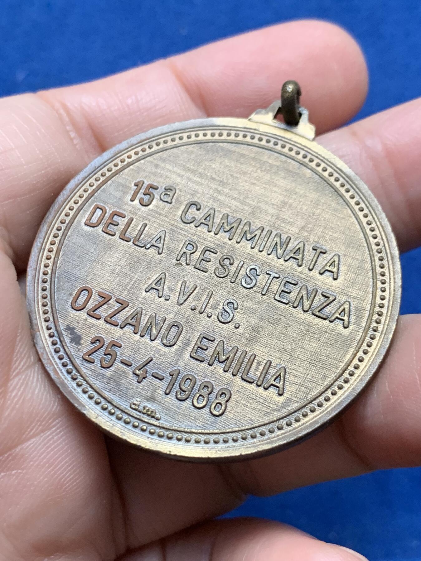 《竞宝斋》第437场 周日，周一2场连拍 （全场包邮） 意大利抵抗运动志愿者协会--第15届抵抗运动行军纪念章 27.1克 42.2mm