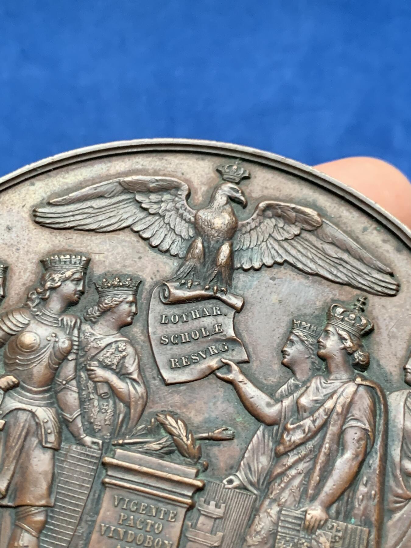 《竞宝斋》第437场 周日，周一2场连拍 （全场包邮） 拿破仑三世1864年1月9日法学院重开典礼 纪念大铜章 252克 81mm 蜜蜂铜标 美品