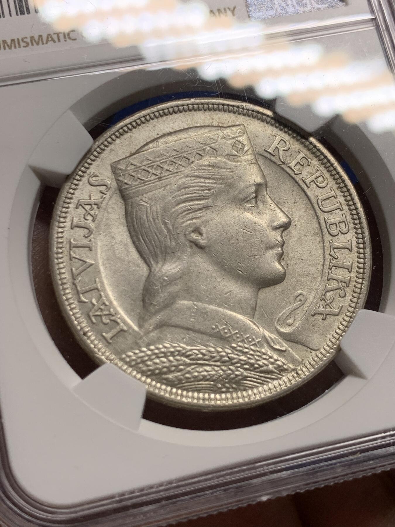 《竞宝斋》第437场 周日，周一2场连拍 （全场包邮） NGC MS62 拉脱维亚 1932年 女神 5拉特 银币 少见好品