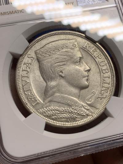 《竞宝斋》第437场 周日，周一2场连拍 （全场包邮） NGC MS62 拉脱维亚 1932年 女神 5拉特 银币 少见好品