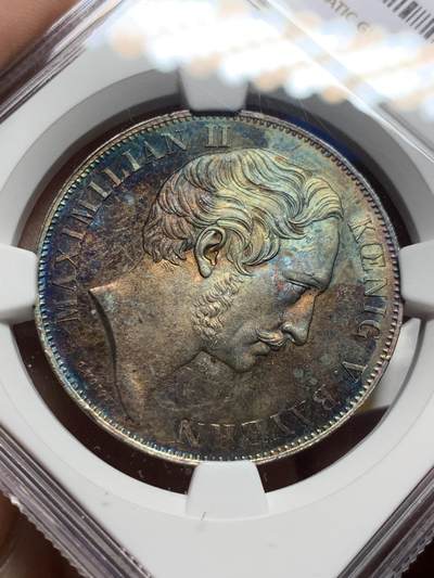 《竞宝斋》第437场 周日，周一2场连拍 （全场包邮） NGC MS62 德国巴伐利亚 1855年 马克西米利安圣母抱婴2盾大银币  鲜艳的五彩火烧包浆