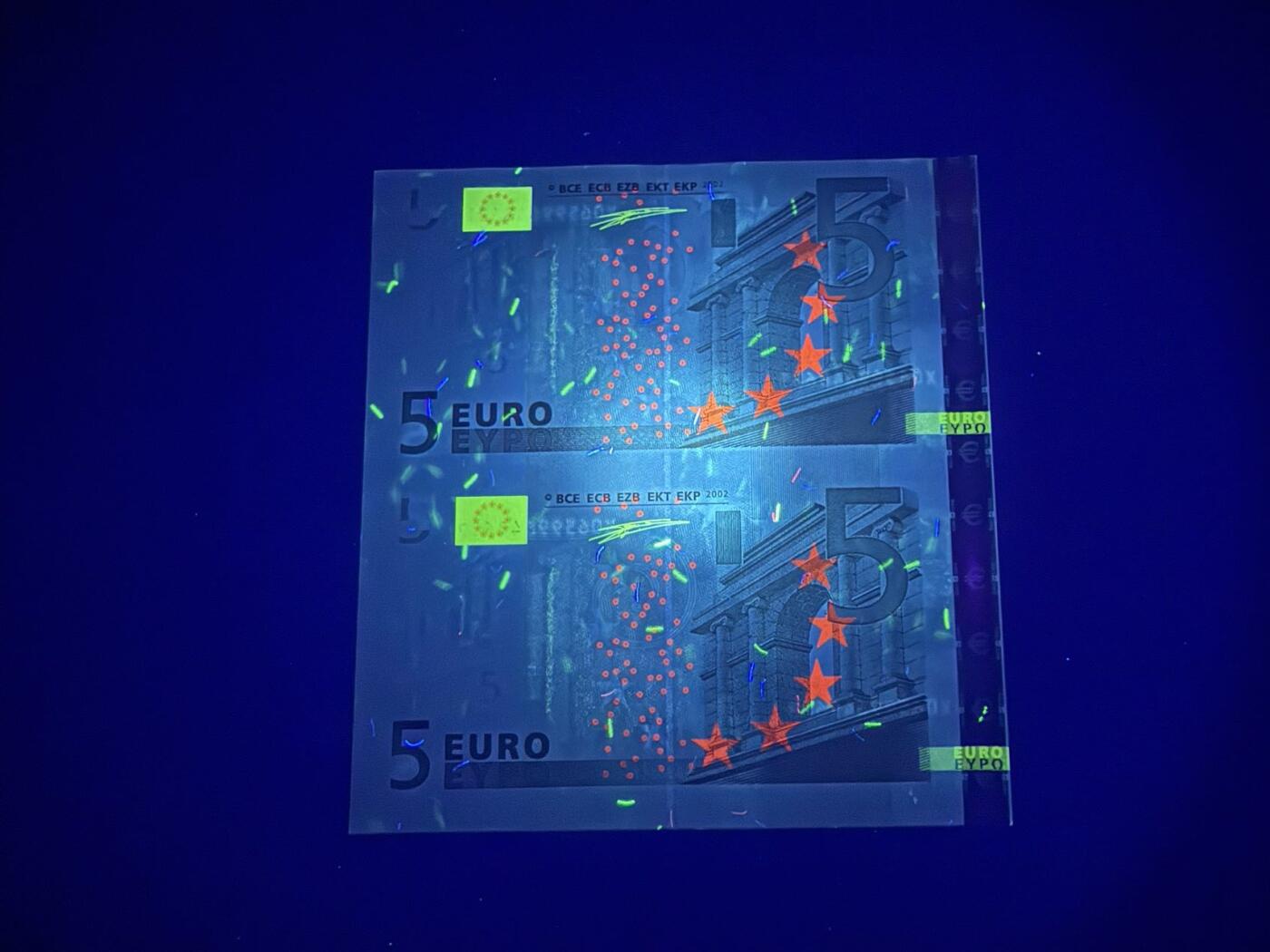 【炜奕收藏】，第五十期 2002年5欧元2连体钞，德国版，UNC品相，裁切偏右