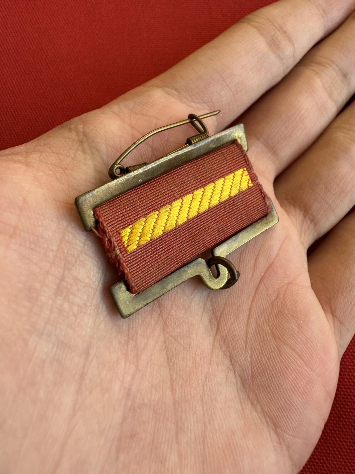 五哥徽章群   11号周二晚上八点4群联拍 上挂