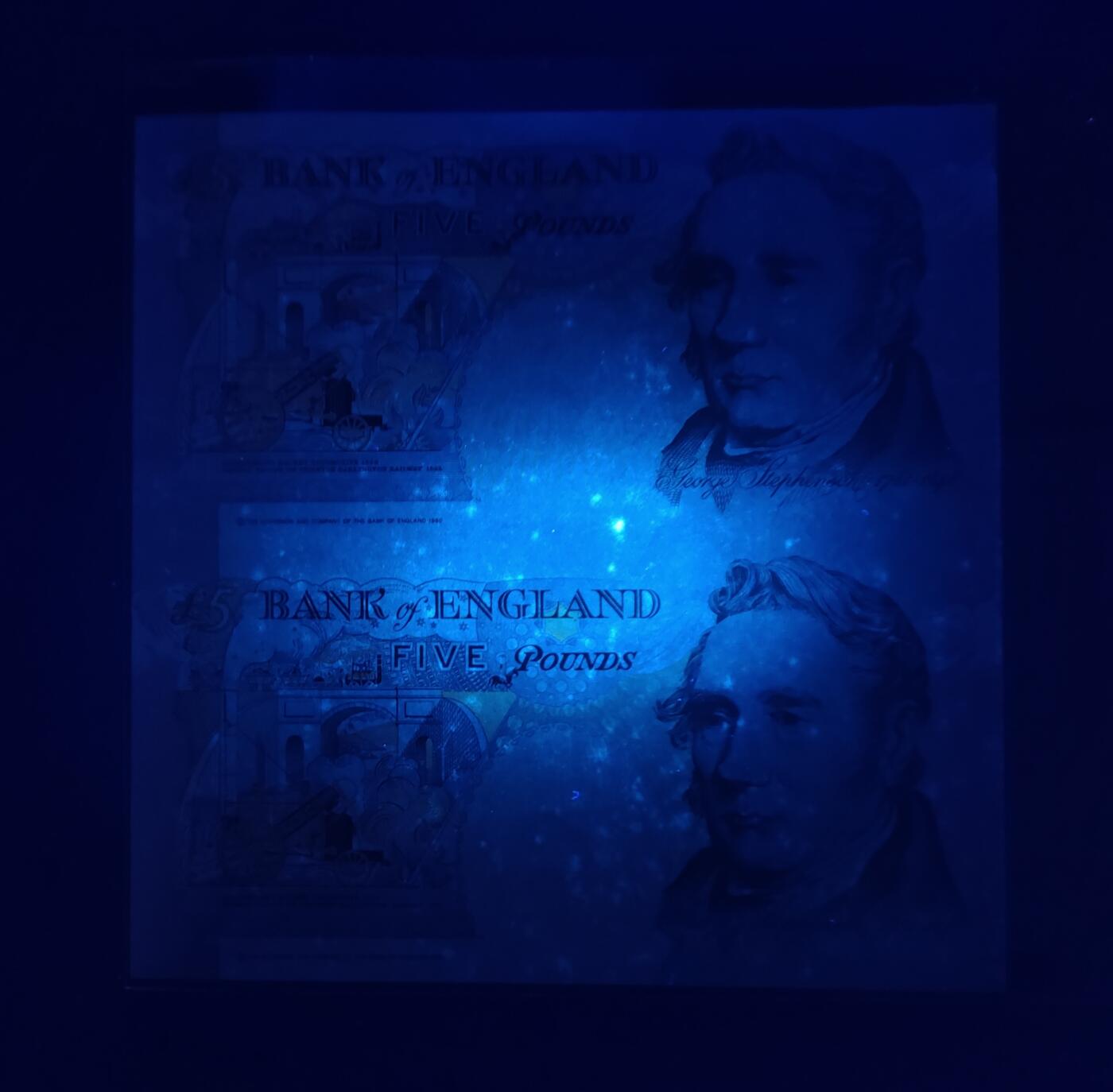 中外各国钞、纪念钞、券专场（第三十三场） 英国5镑97香港回归纪念双联全新老纸钞欧洲钱币 灯下有斑 介意勿拍