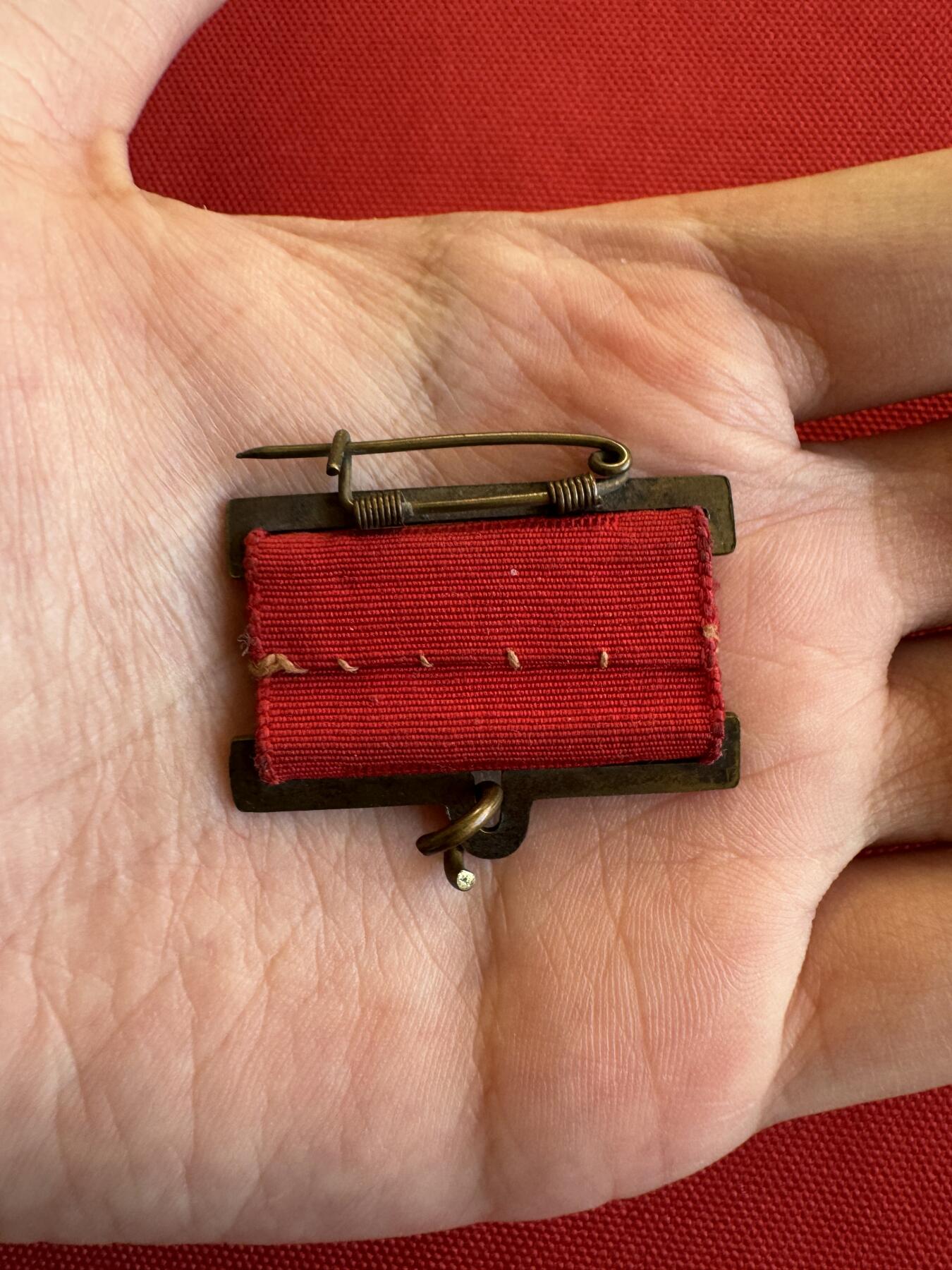 五哥徽章群   11号周二晚上八点4群联拍 全新上挂