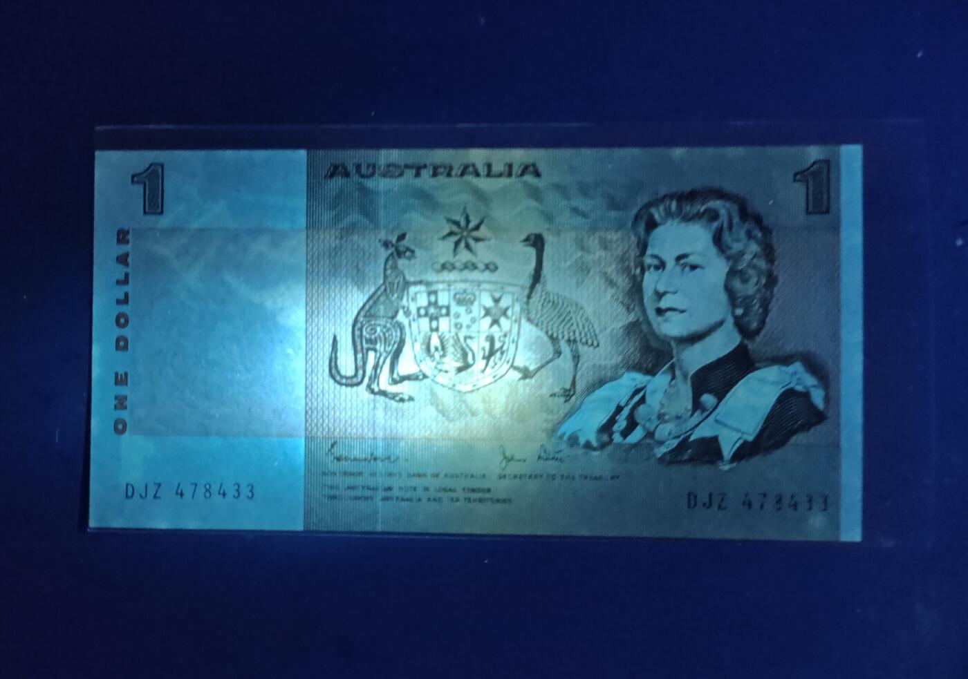 中外各国钞、纪念钞、券专场（第三十三场） 澳大利亚1澳圆纸币 1974～1982年版女王钞 大洋洲钱币全新 灯下有斑，介意勿拍 