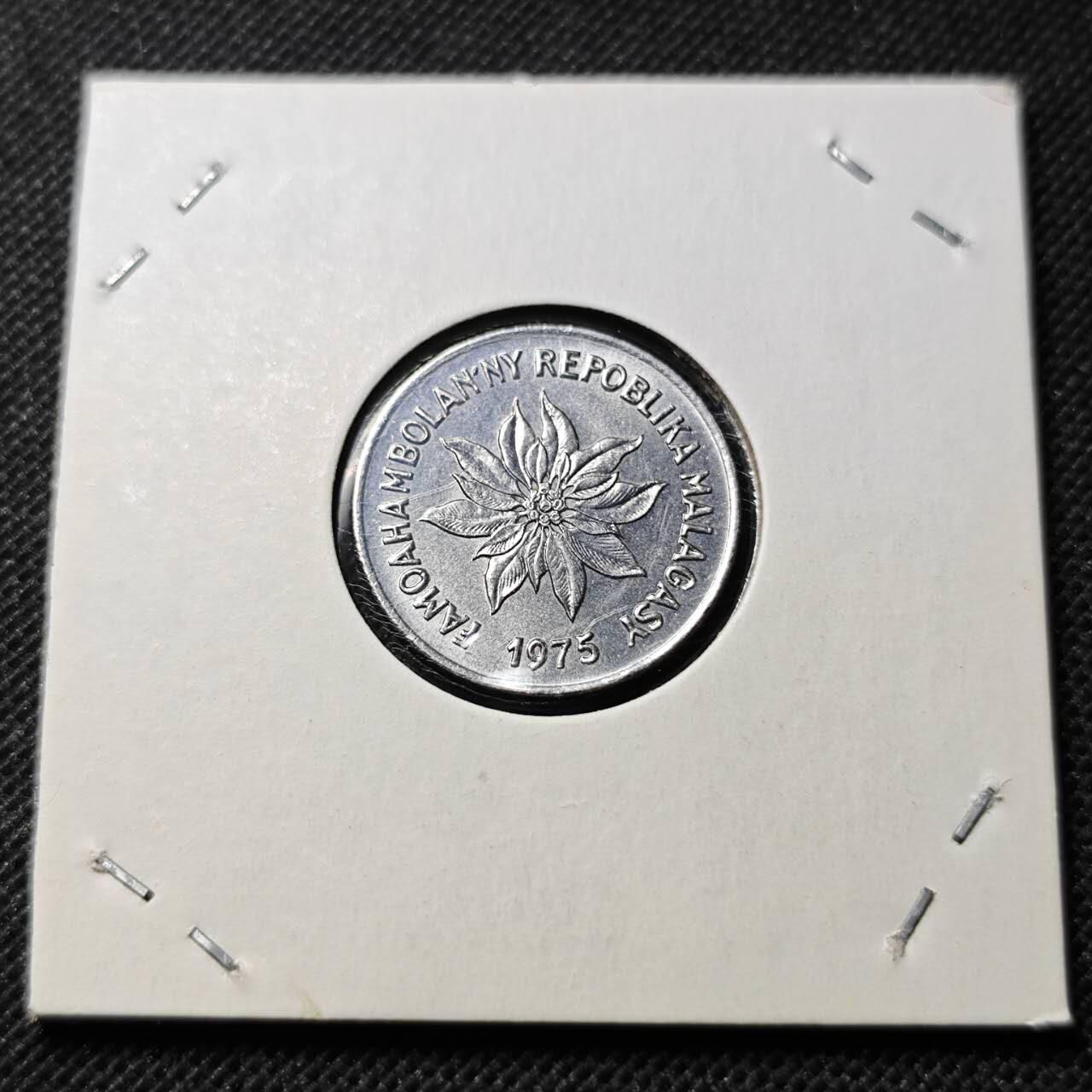 KK钱币收藏小铺  第368场  2月预留时间 周末发货  1972马达加斯加2法郎