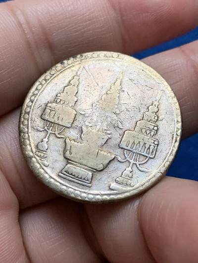 《竞宝斋》第437场 周日，周一2场连拍 （全场包邮） 暹罗王国1铢银币，拉玛五世时期打制，经典大象佛塔图案，1869单年版！背面佛塔图案与拉玛四世时期不同，发行存世量较之少见。面值：1铢。国际热门品种，细节见图。