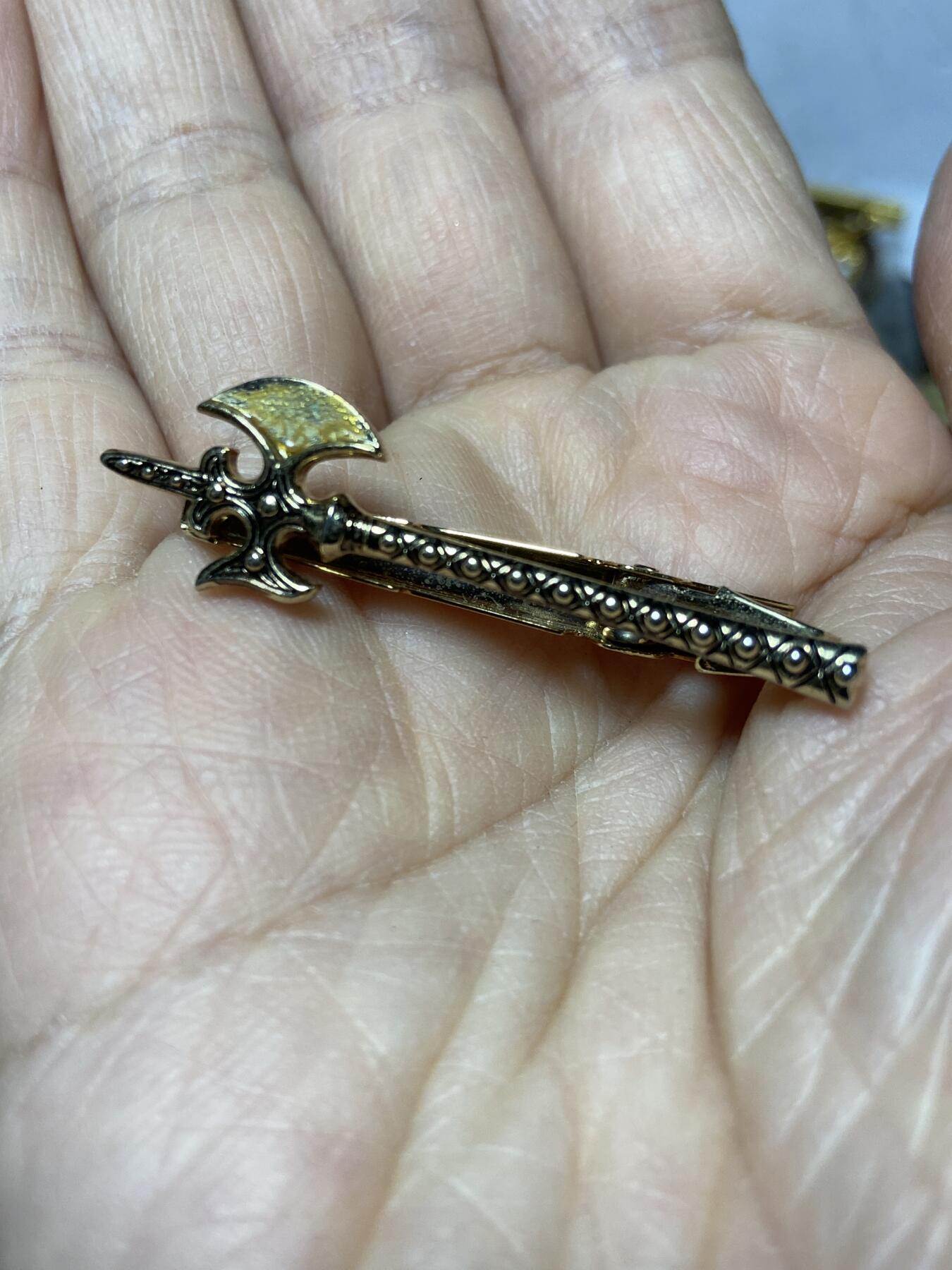 2025年第一百二十七场(总第一百五十三场）外国好品章牌、散币(免佣金) 英国斯特拉顿（Stratton）品牌领带夹，重3.78克