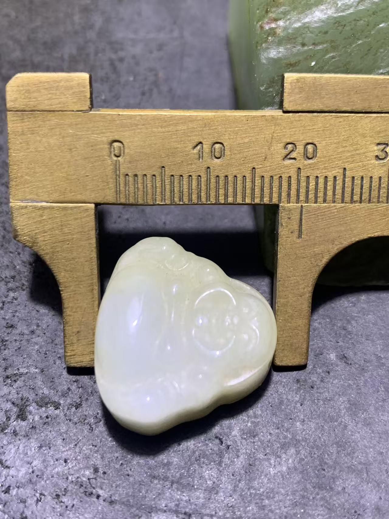 天然A货糯种翡翠雕刻通货弥勒佛吊坠一个！