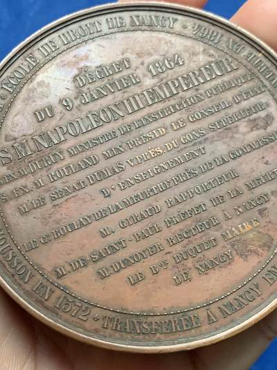 《竞宝斋》第437场 周日，周一2场连拍 （全场包邮） 拿破仑三世1864年1月9日法学院重开典礼 纪念大铜章 252克 81mm 蜜蜂铜标 美品