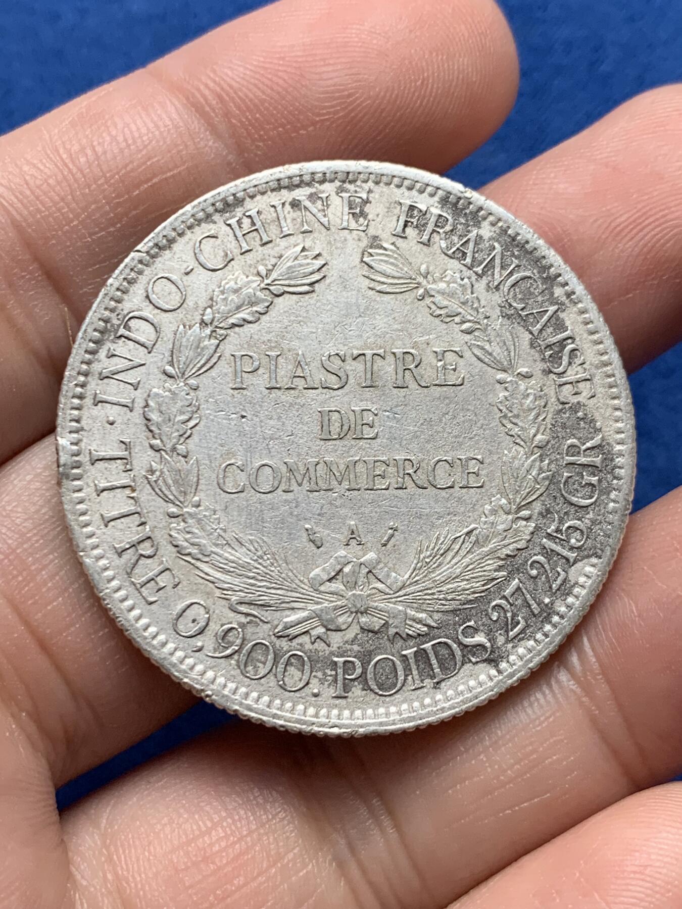 《竞宝斋》第437场 周日，周一2场连拍 （全场包邮） 加重版 法属印支坐洋1885年首年（开门年）1皮亚斯特银币 底板有腐蚀