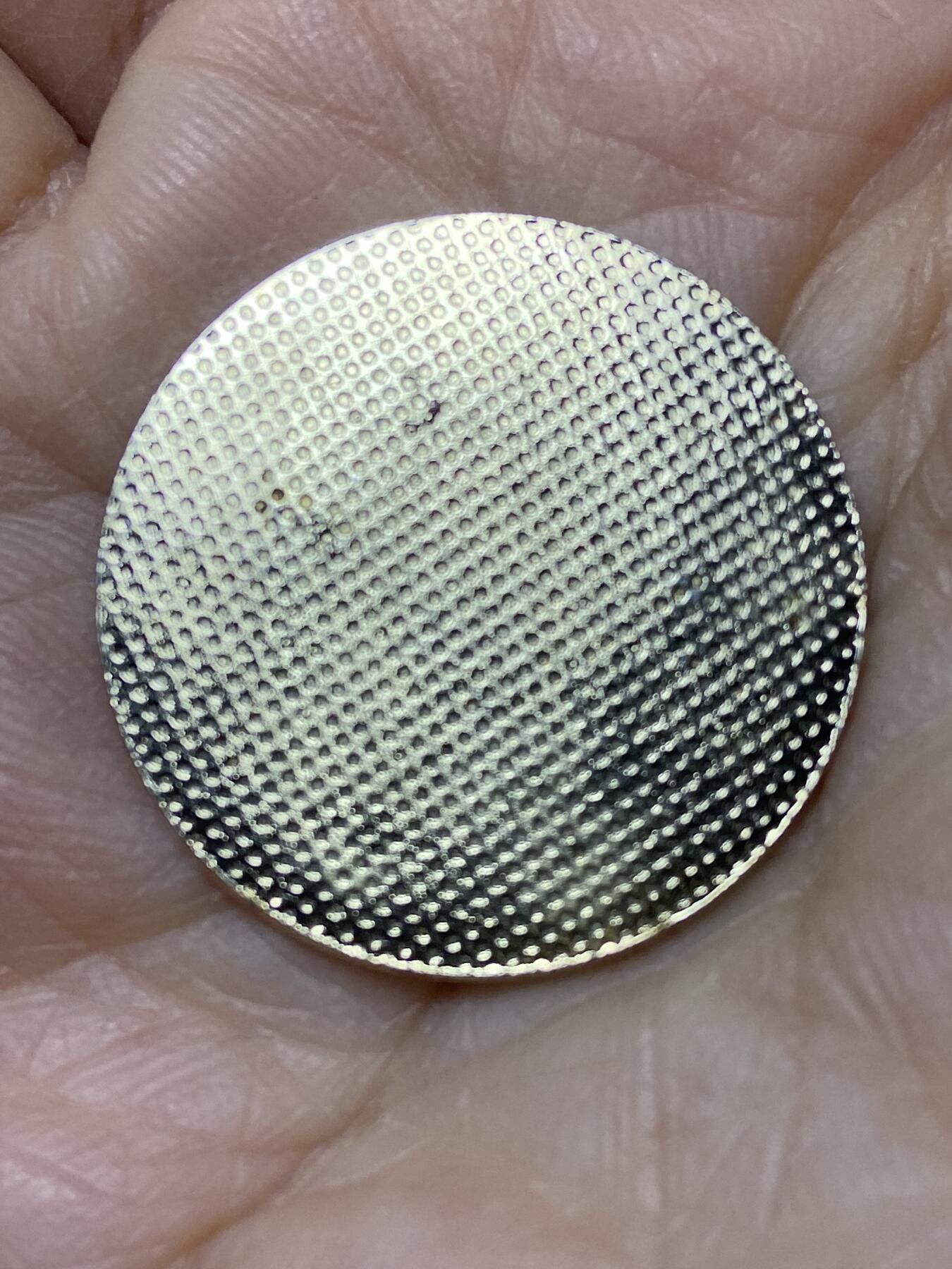 2025年第一百二十七场(总第一百五十三场）外国好品章牌、散币(免佣金) 1995年美国纽约辛纳科克山高尔夫俱乐部举办的第95届美国高尔夫公开赛纪念徽章(该赛事是高尔夫四大满贯之一)，重5.73克