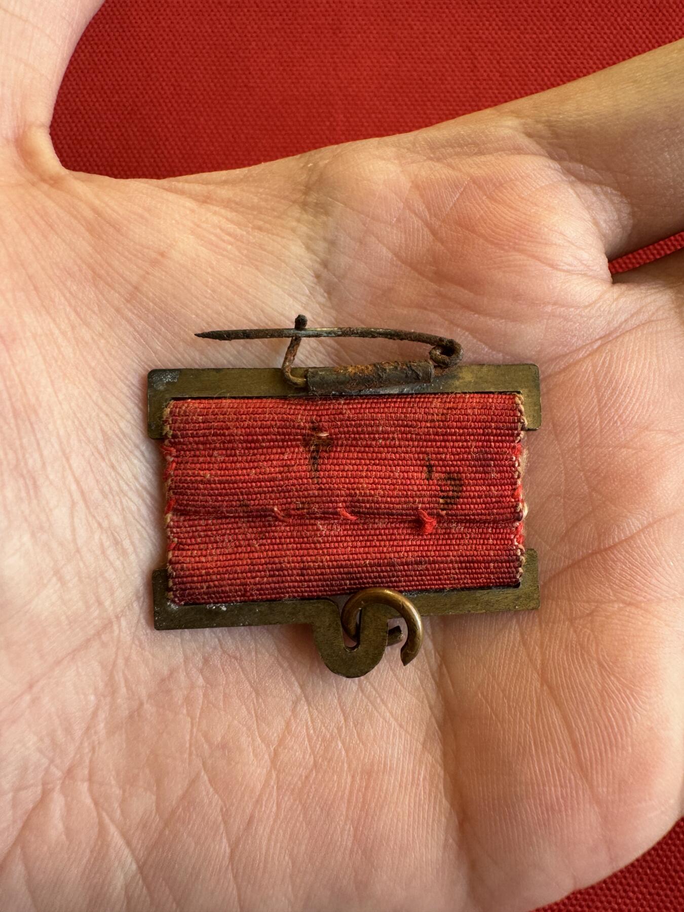 五哥徽章群   11号周二晚上八点4群联拍 上挂